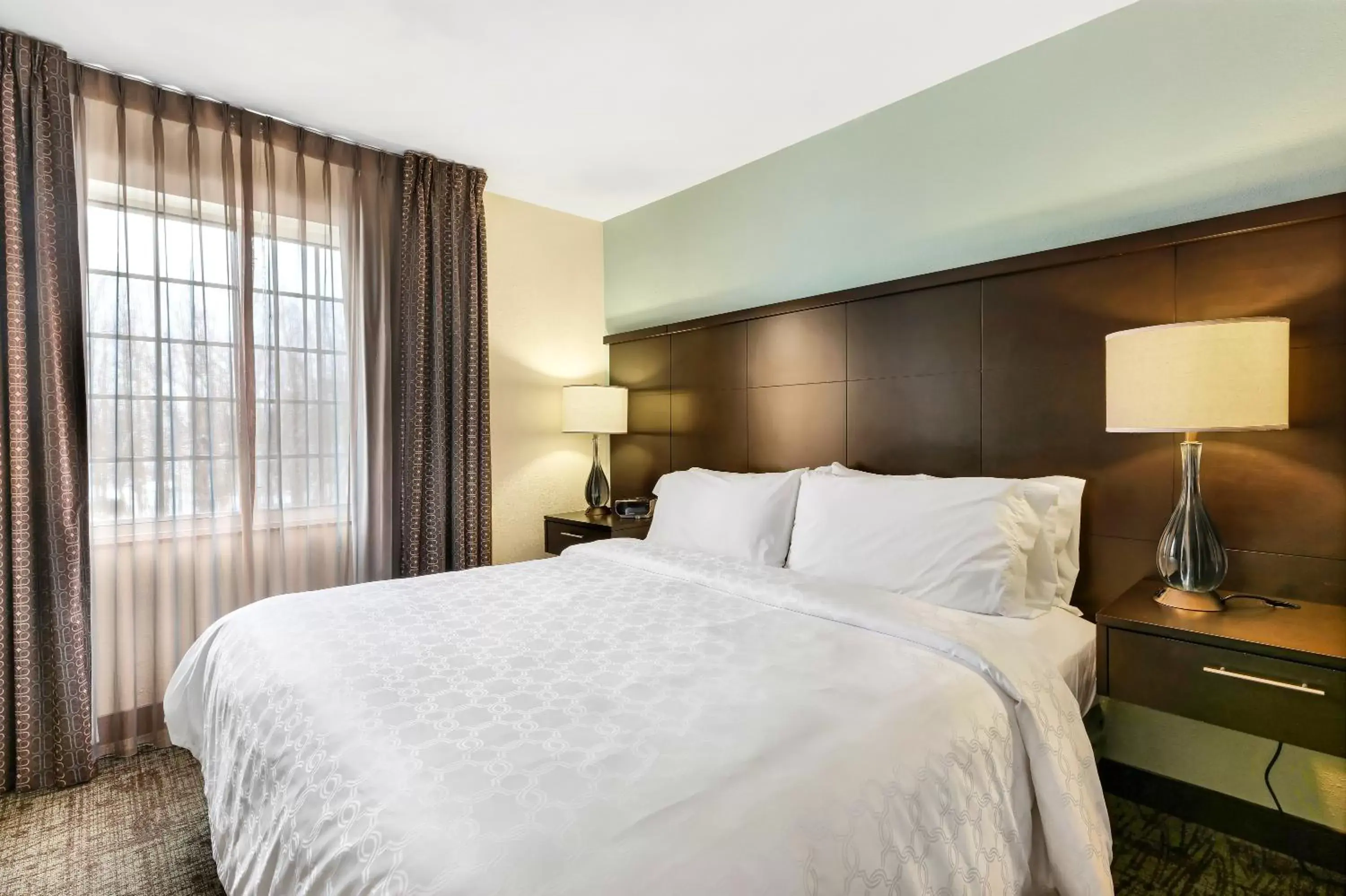Bedroom, Bed in Staybridge Suites-Philadelphia/Mount Laurel, an IHG Hotel