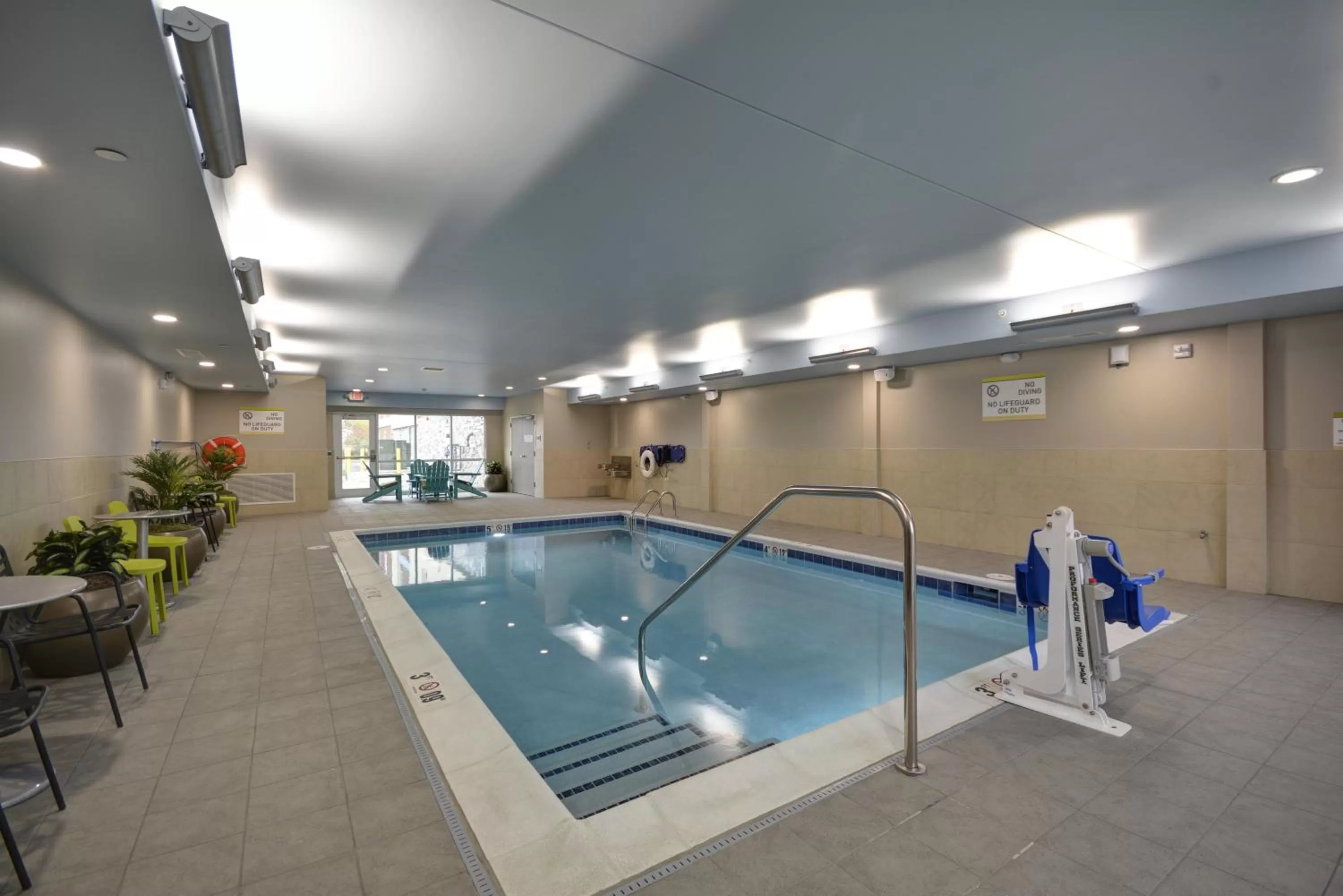 Swimming pool in Holiday Inn Toledo - Maumee I-80/90 by IHG