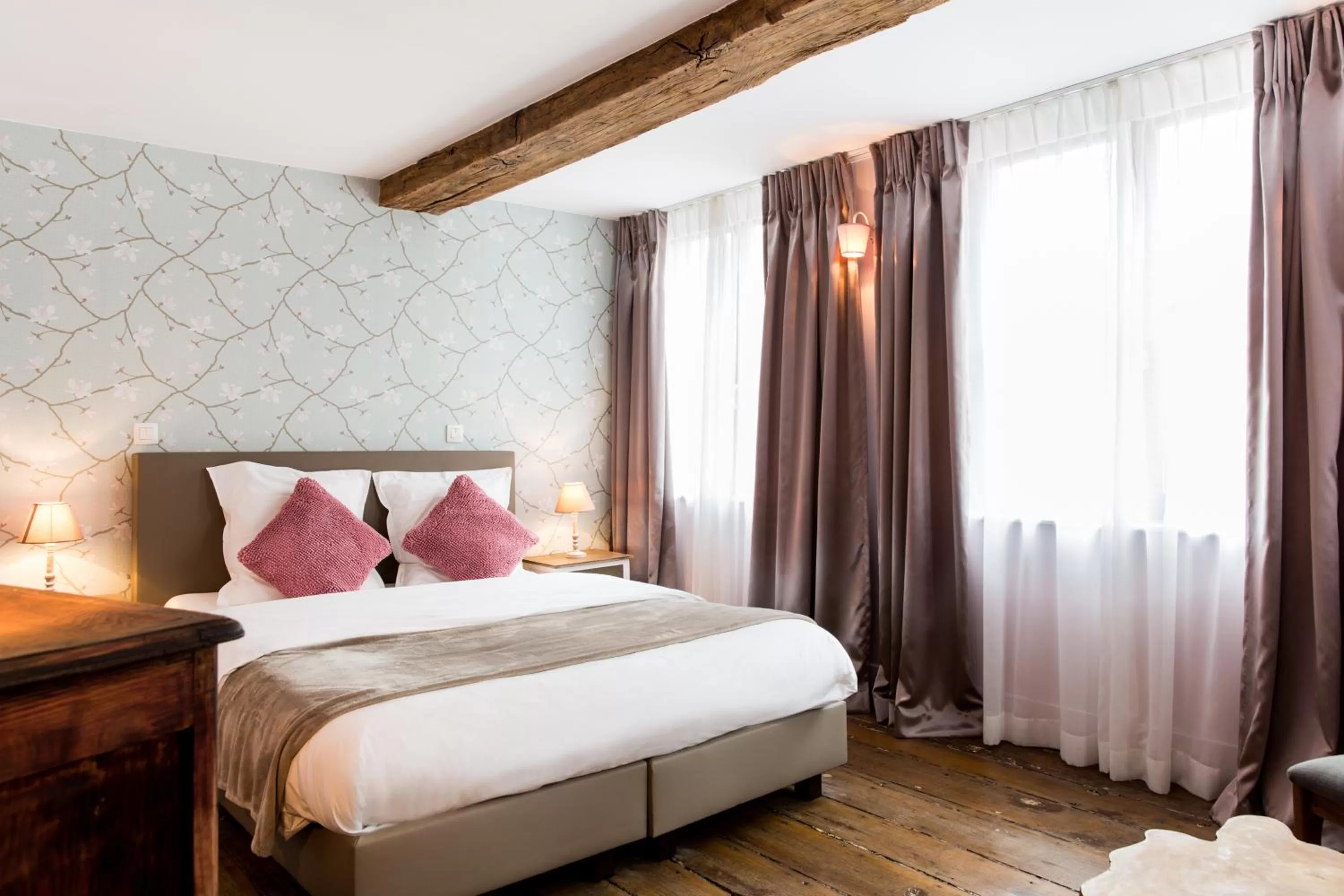 Photo of the whole room, Bed in BnB City