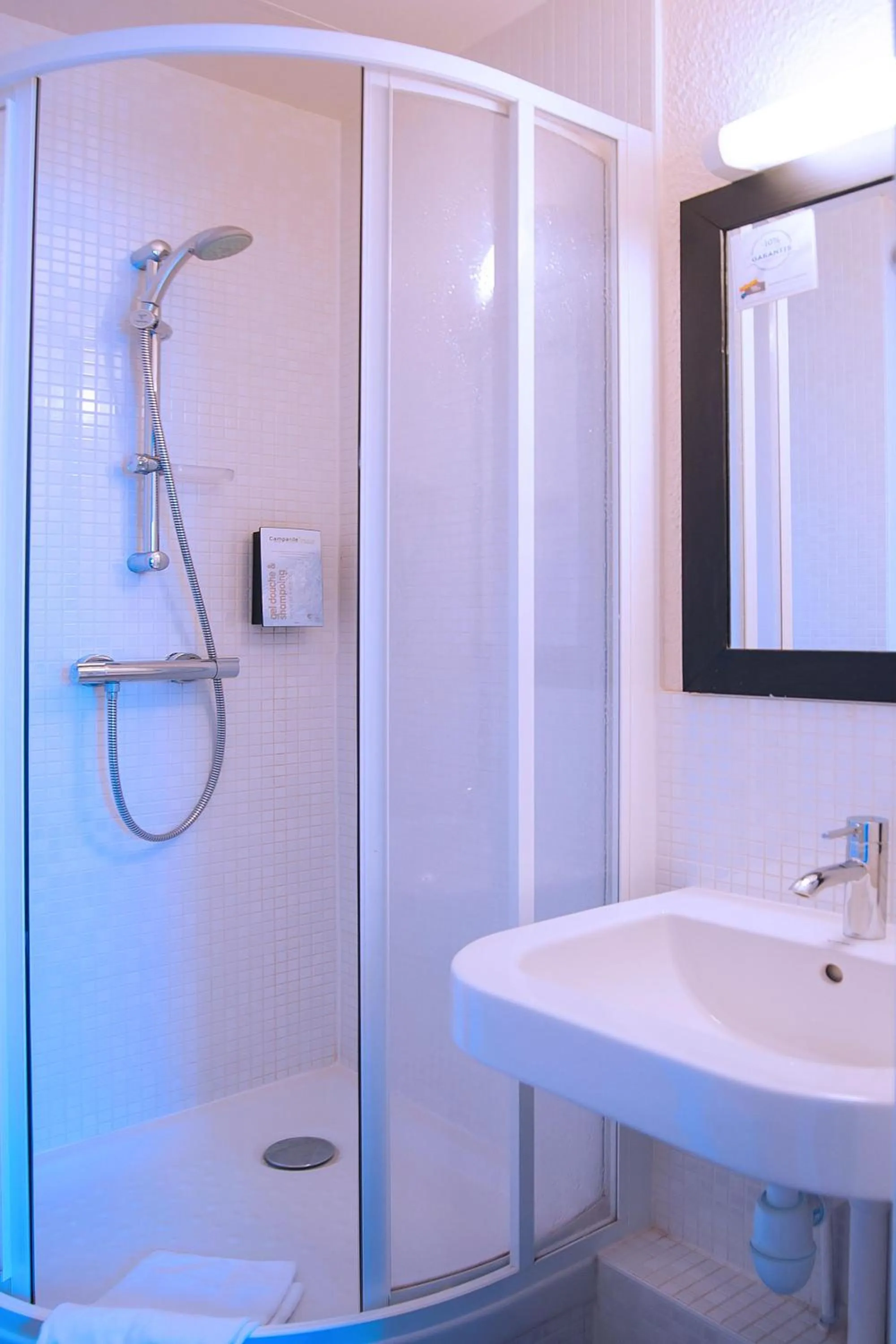 Shower in Campanile Créteil Centre