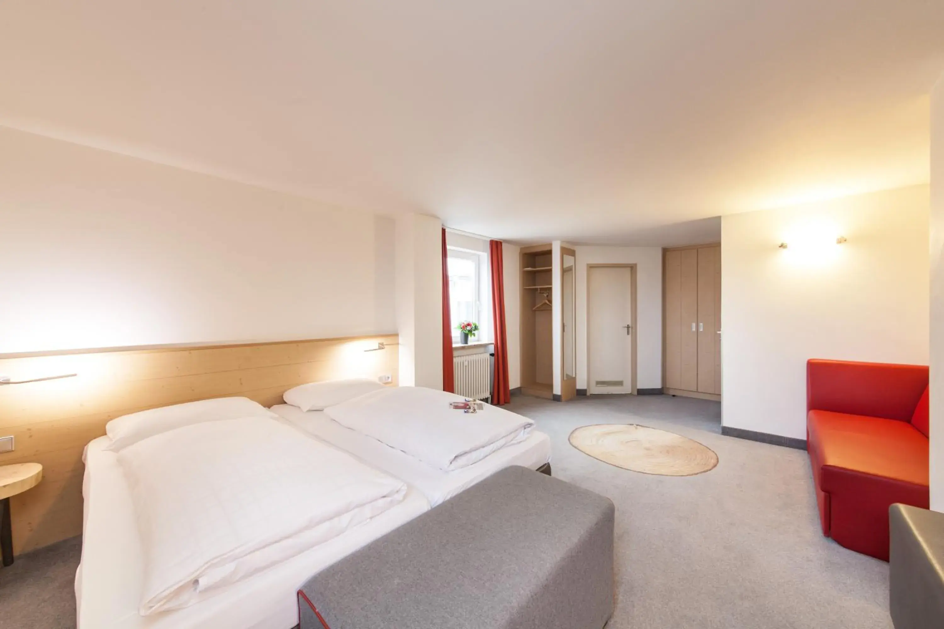 Photo of the whole room, Bed in Sure Hotel by Best Western Muenchen Hauptbahnhof
