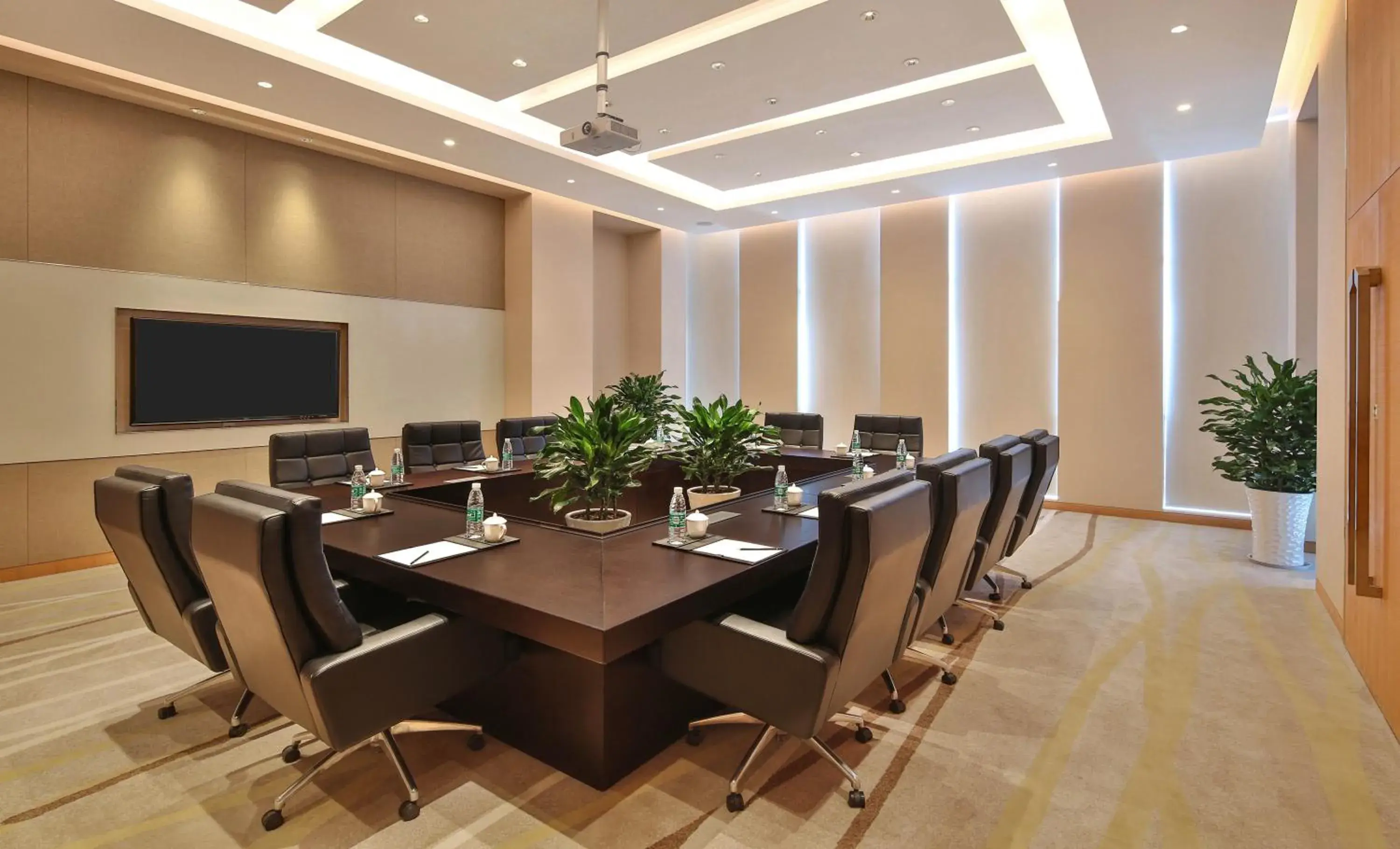 Meeting/conference room in Holiday Inn Chengdu Qinhuang, an IHG Hotel