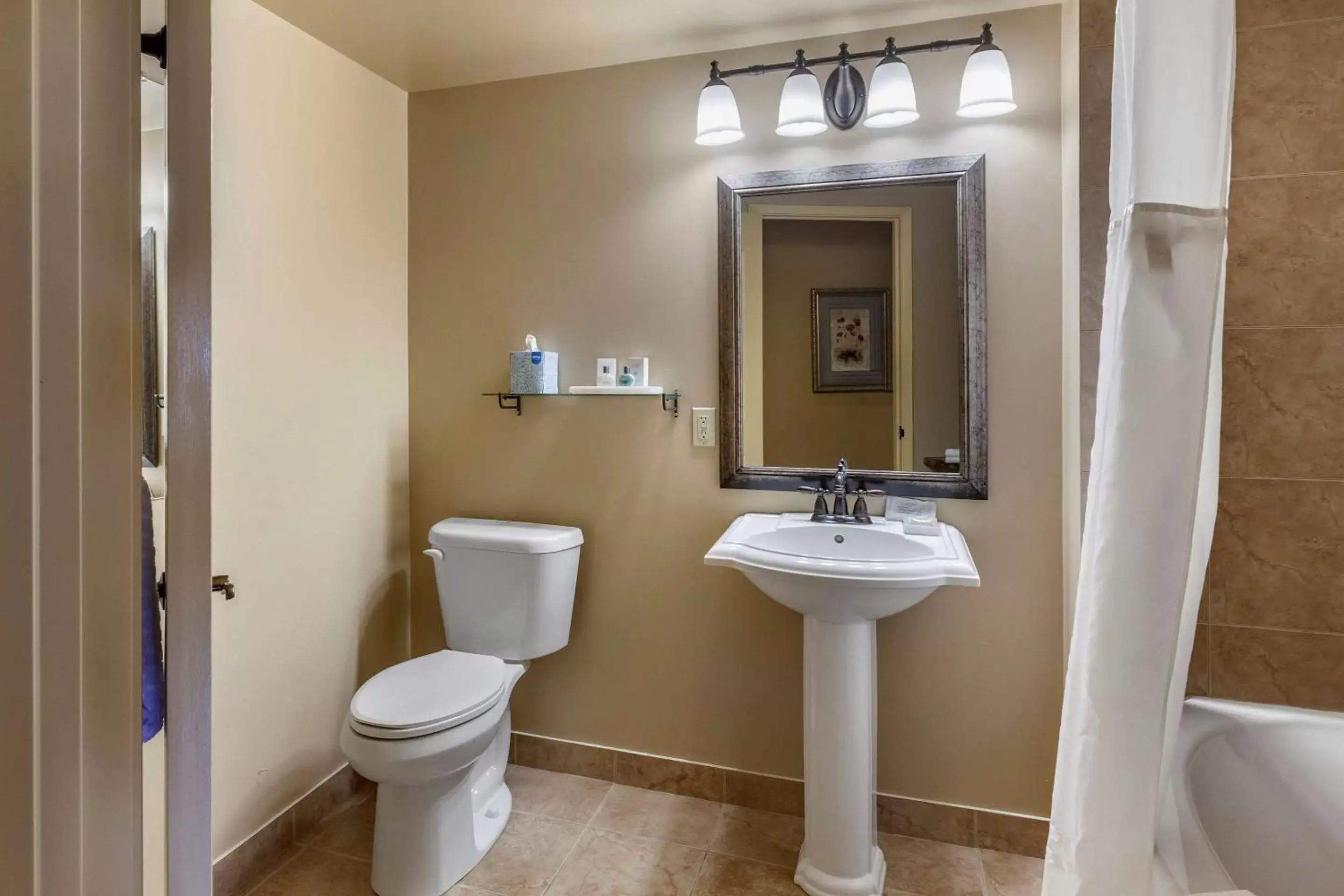 Bathroom in The Parlour Inn Ascend Hotel Collection