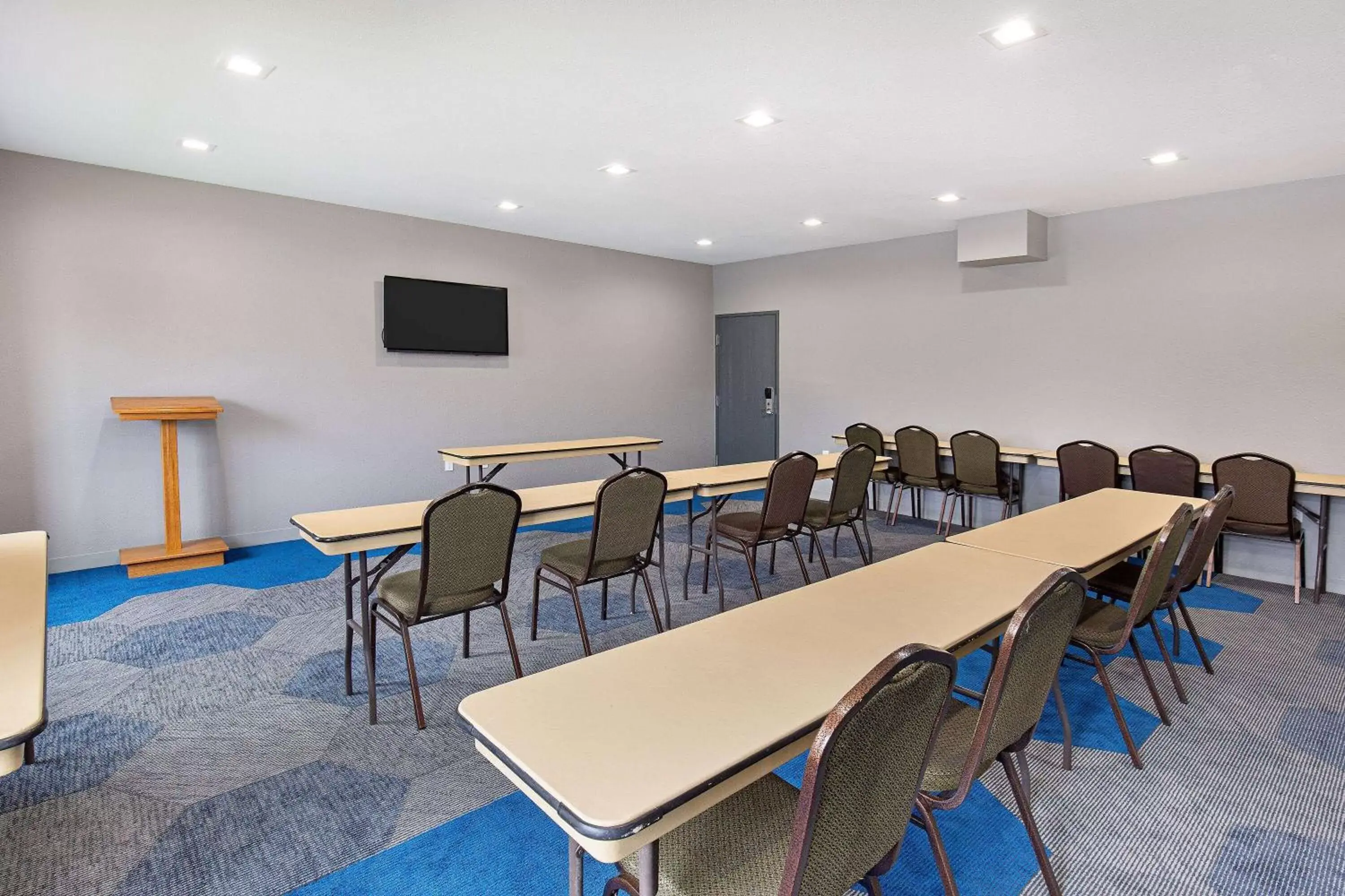 Meeting/conference room in Microtel Inn & Suites by Wyndham Manchester - Newly Renovated