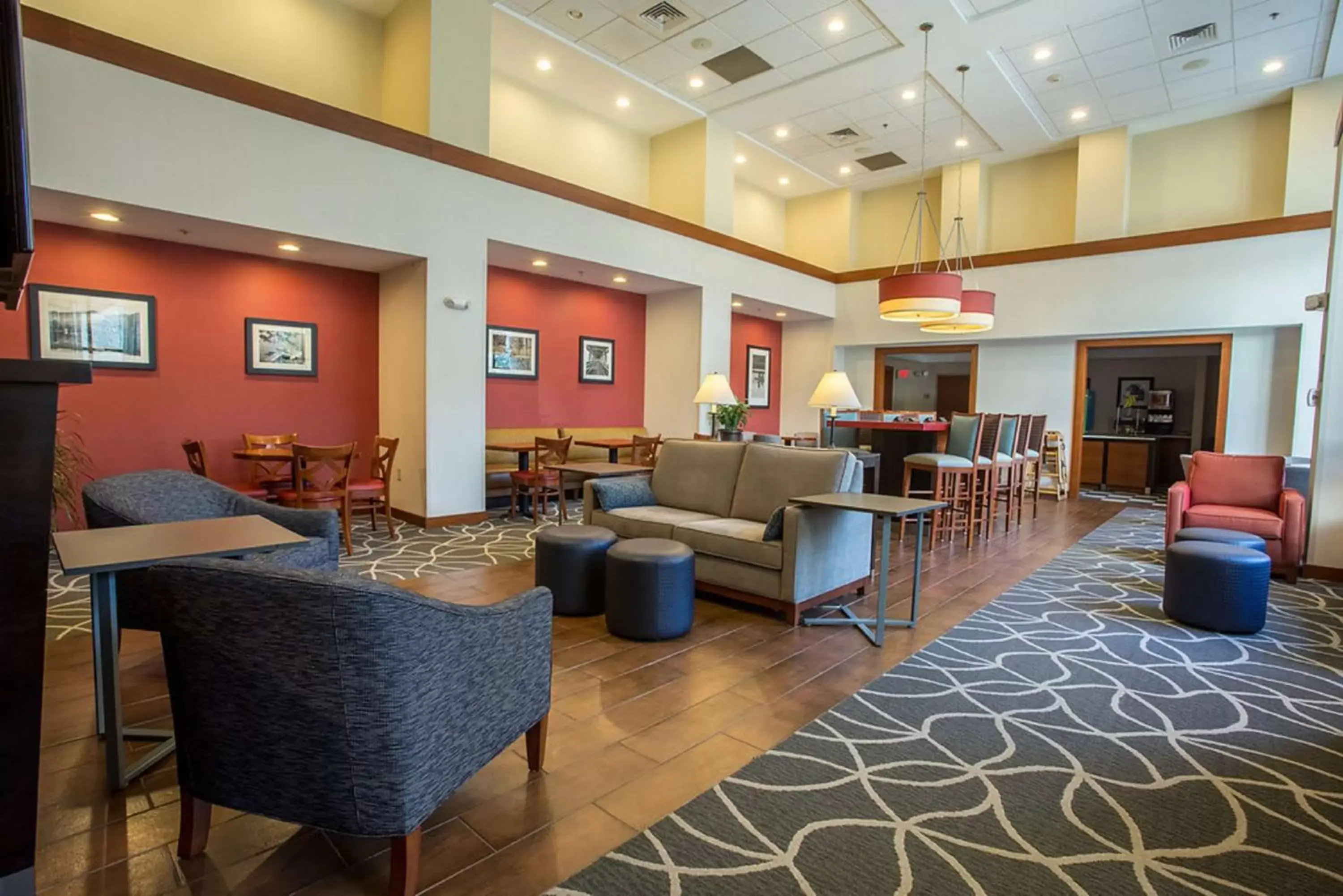 Lobby or reception, Lounge/Bar in Hampton Inn & Suites Tilton