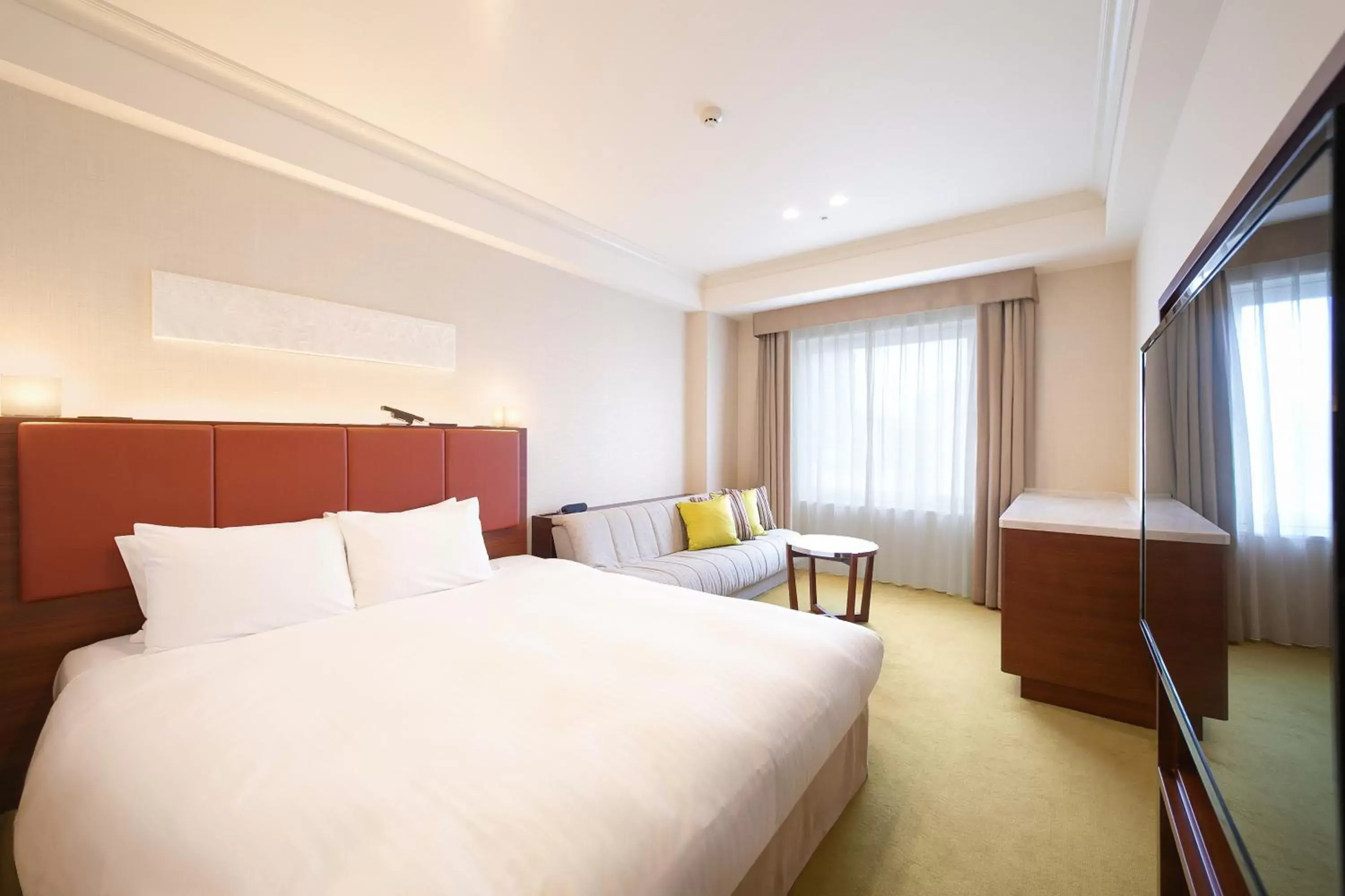Photo of the whole room, Bed in Namba Oriental Hotel