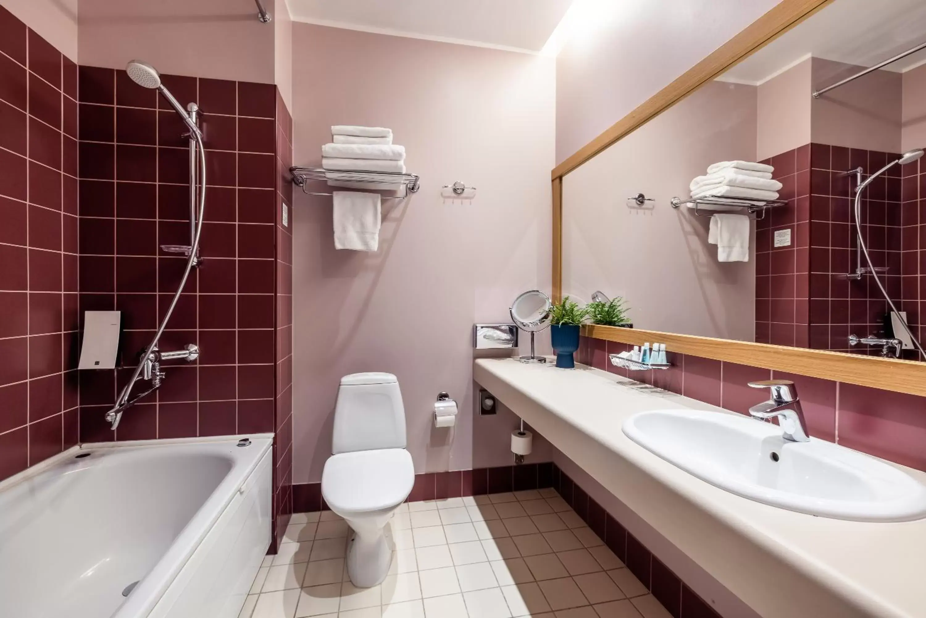 Shower, Bathroom in Hotel Soho