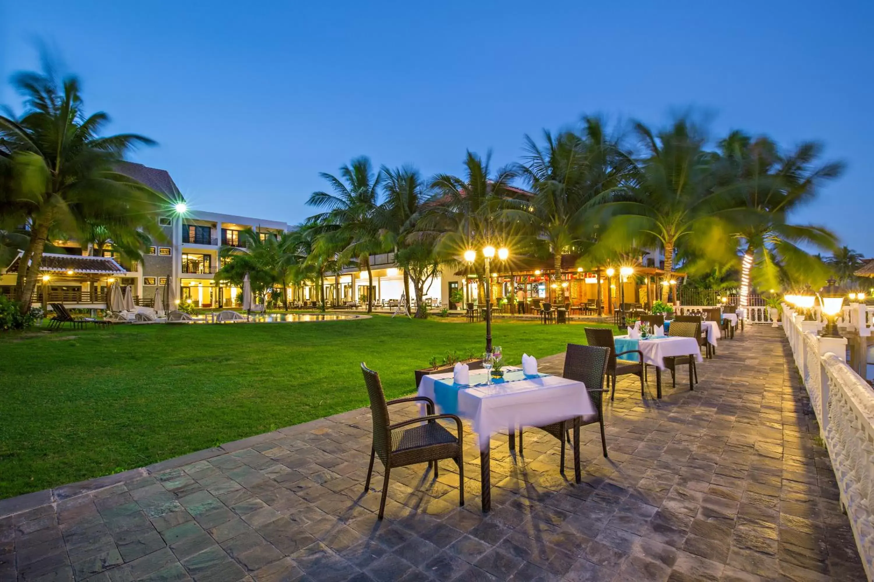 River view, Restaurant/Places to Eat in River Beach Resort & Residences