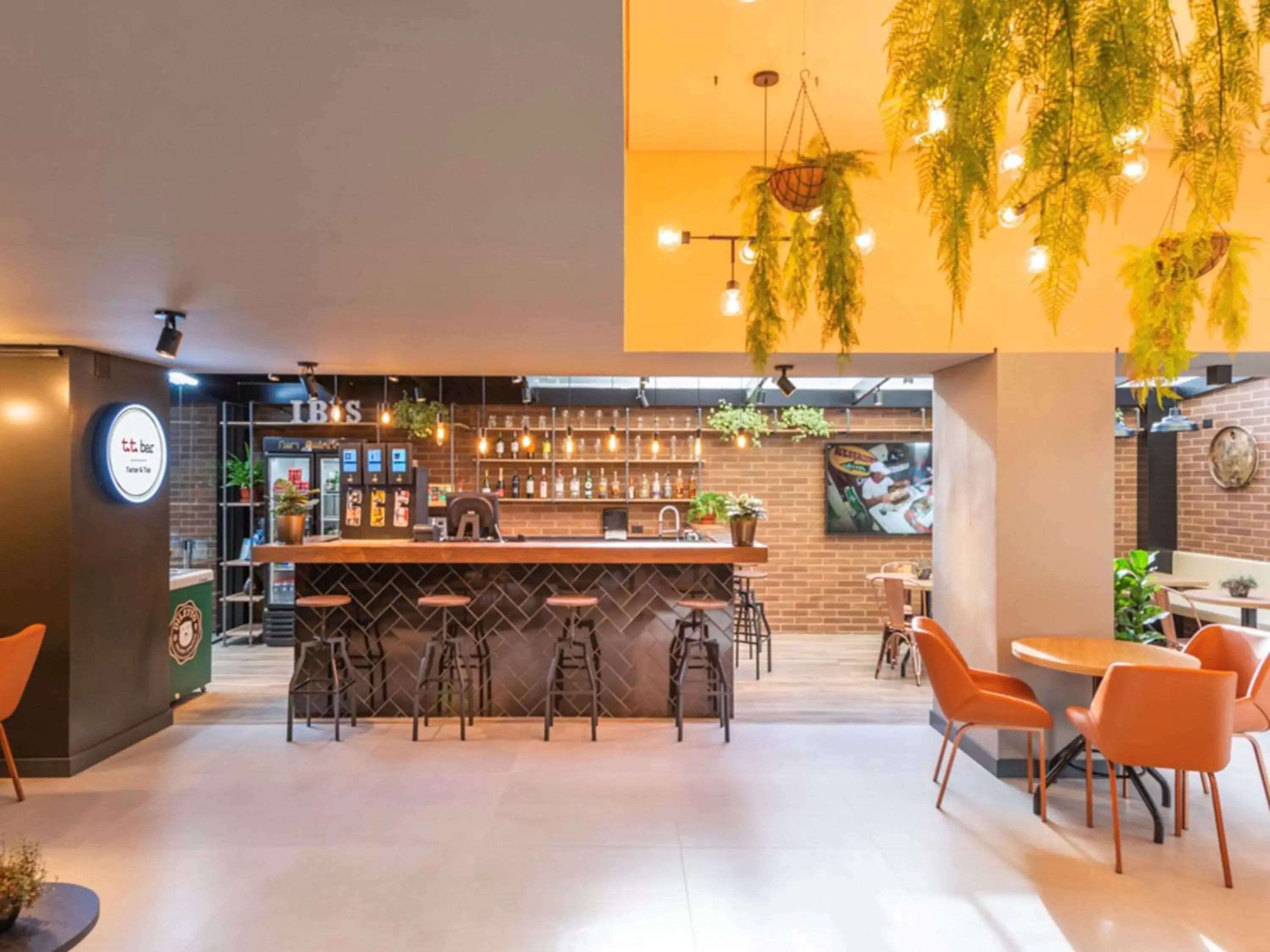 Restaurant/places to eat, Lounge/Bar in ibis Curitiba Batel