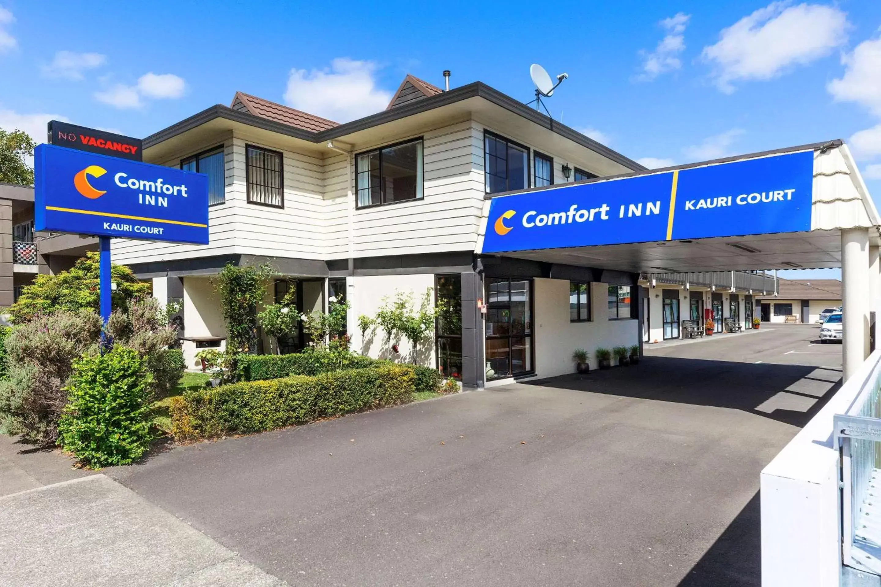 Property building in Comfort Inn Kauri Court