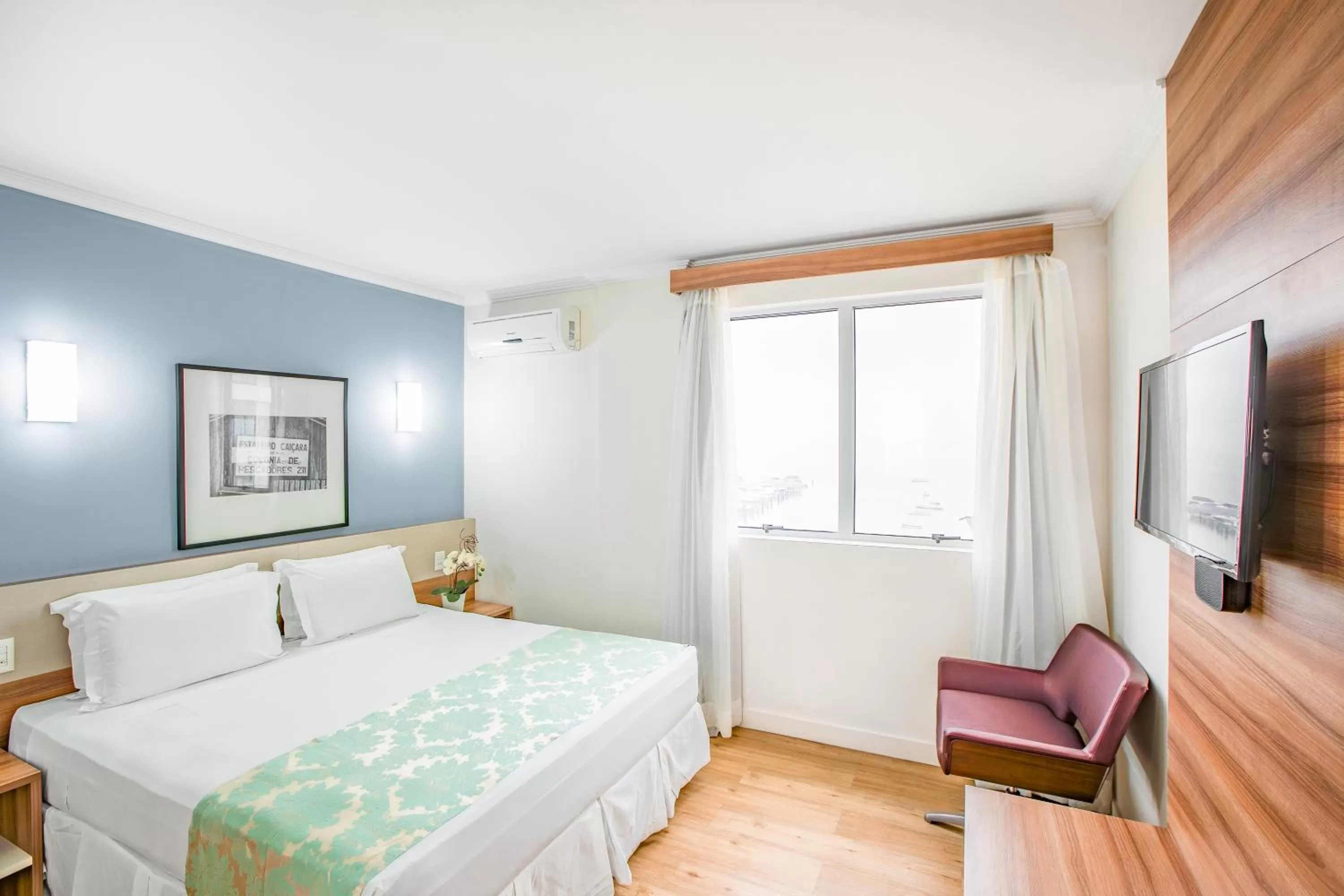 Photo of the whole room, Bed in Iate Hotel Centro Florianópolis