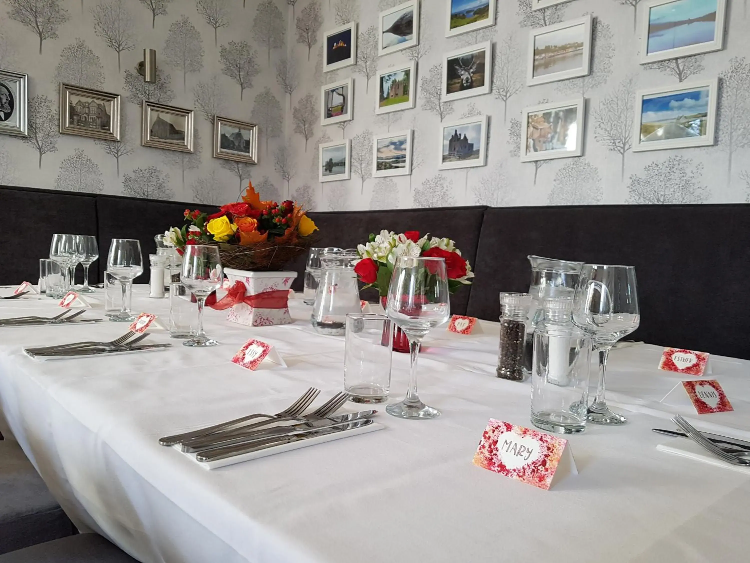 Restaurant/Places to Eat in McInnes House Hotel