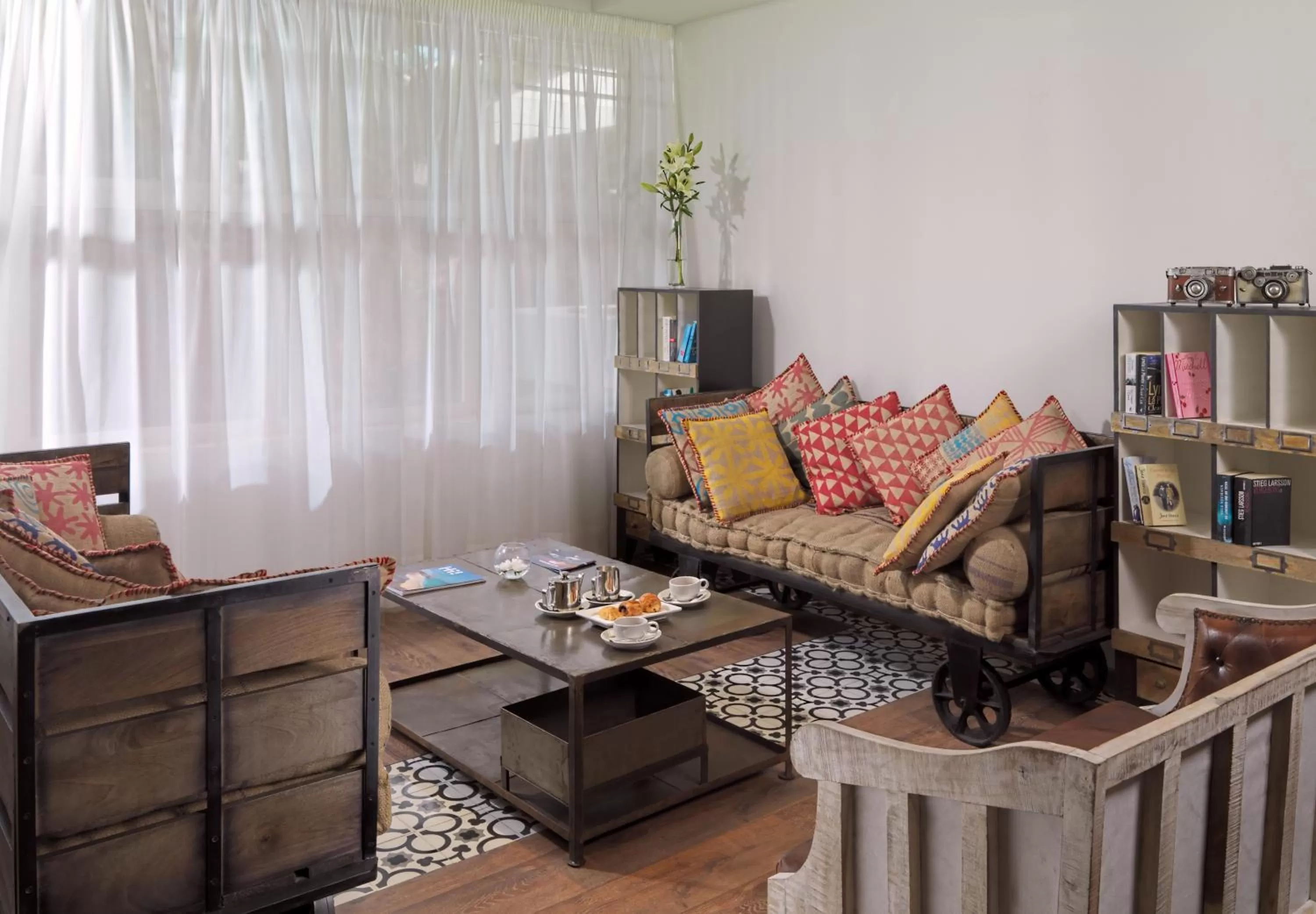 Lounge or bar in H10 Ocean Suites