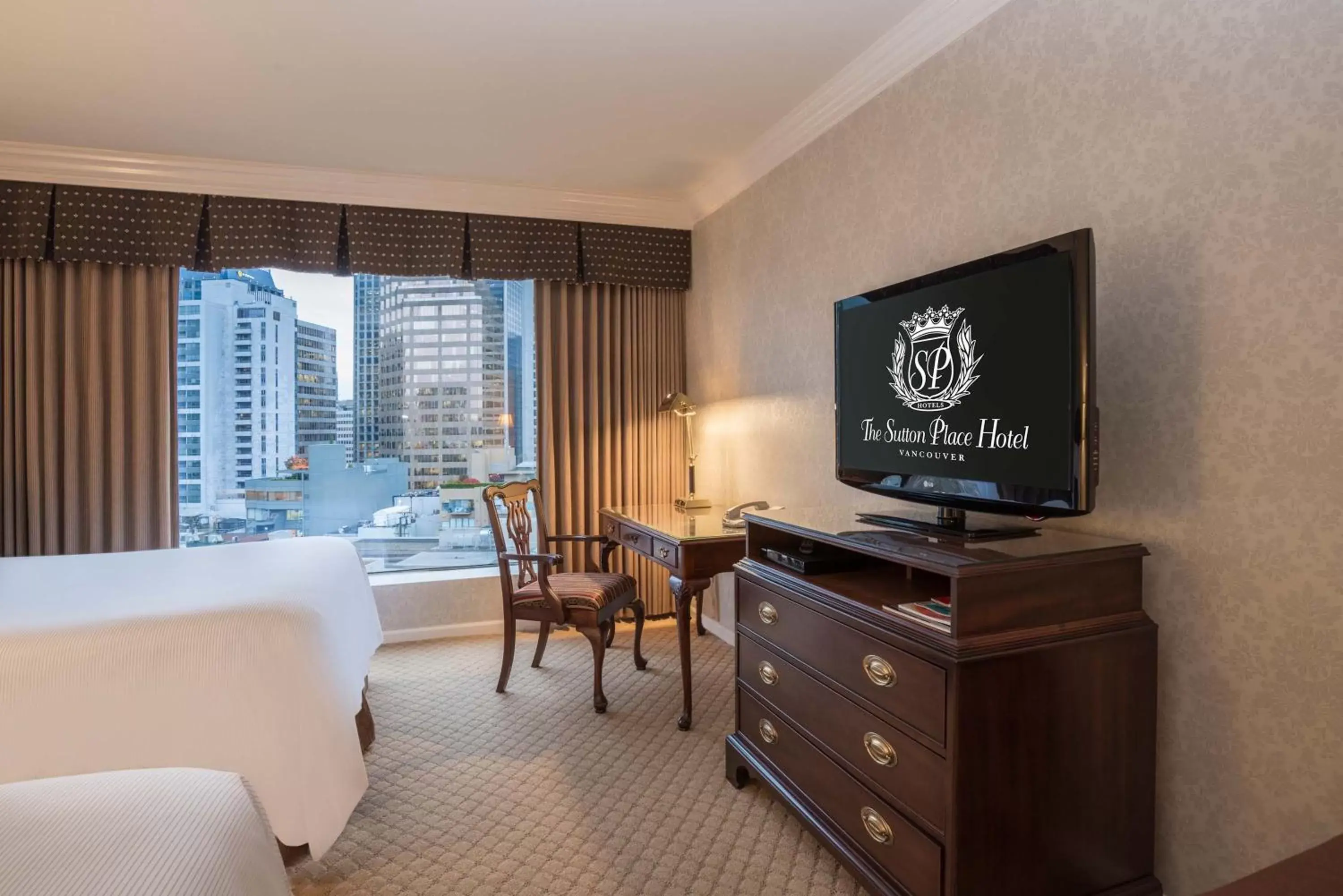 Photo of the whole room, TV/Entertainment Center in The Sutton Place Hotel Vancouver