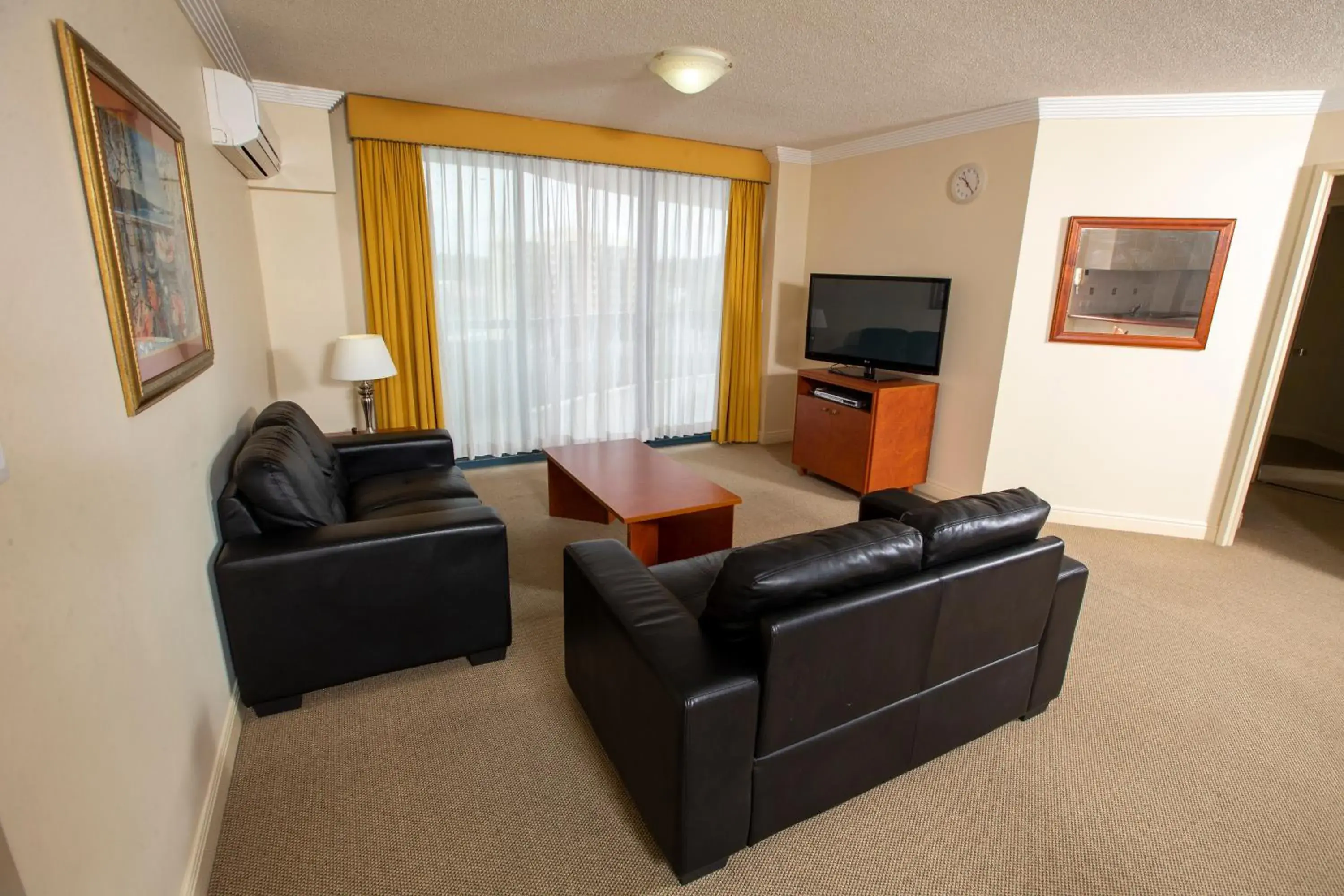 Family, Seating Area in Springwood Tower Apartment Hotel
