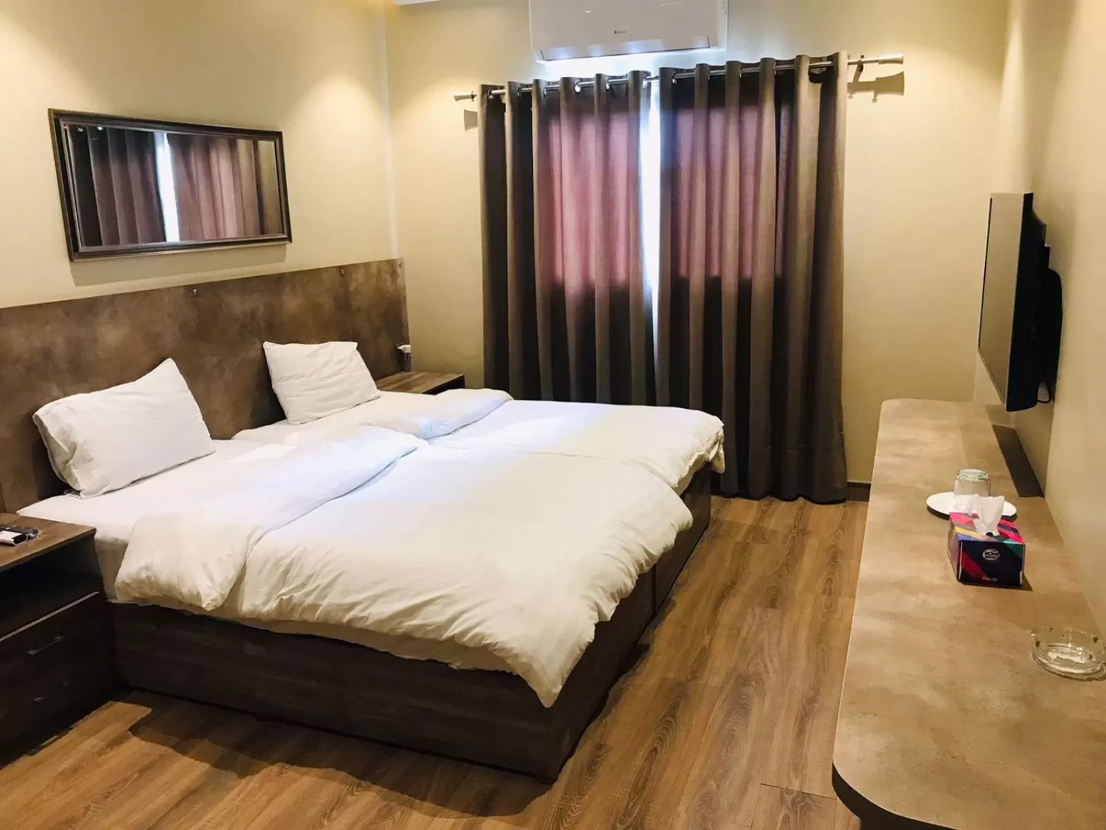 Bedroom, Bed in Hamsun Shahrah-e-Faisal
