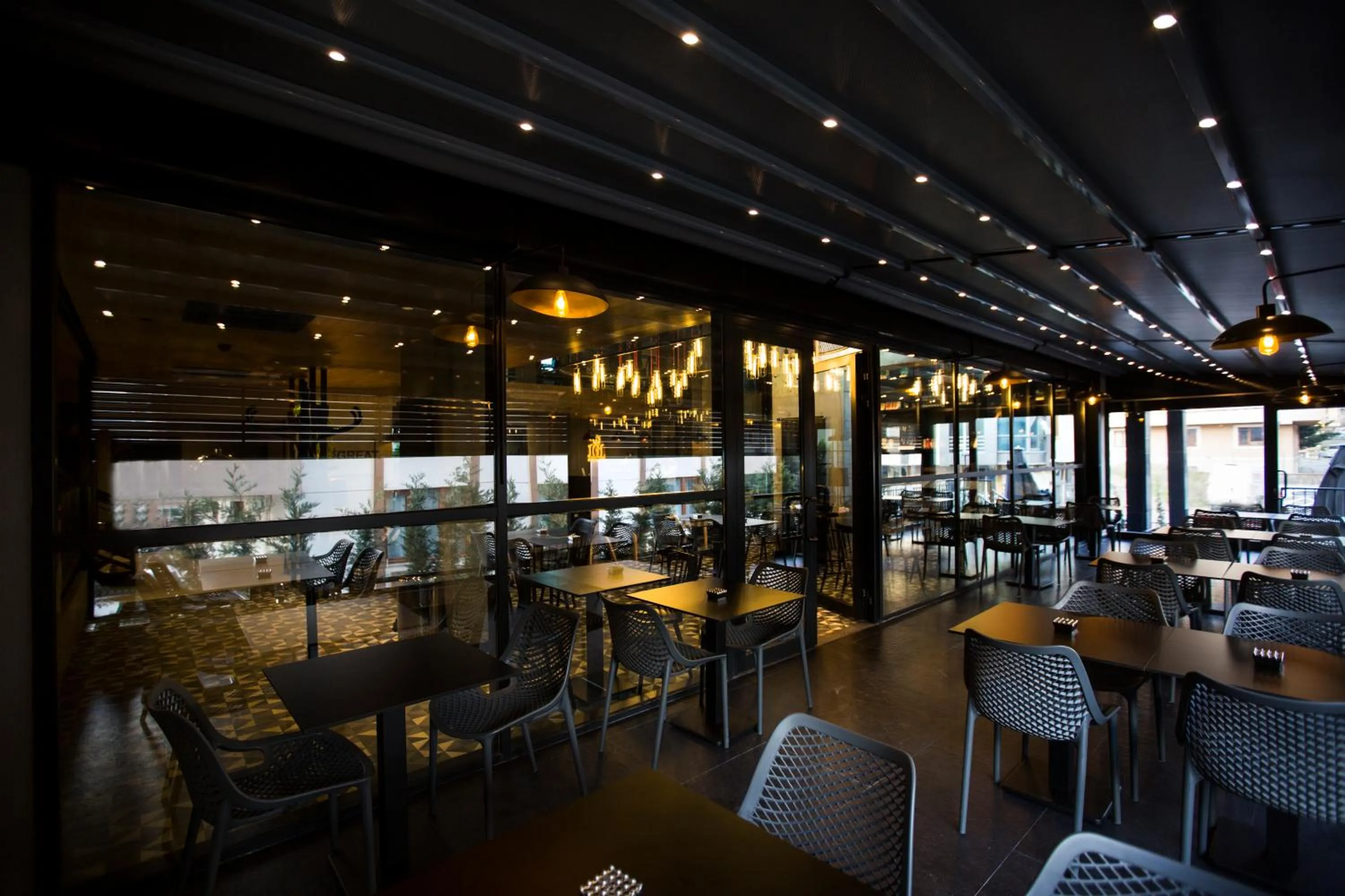 Restaurant/places to eat in Cityloft 161