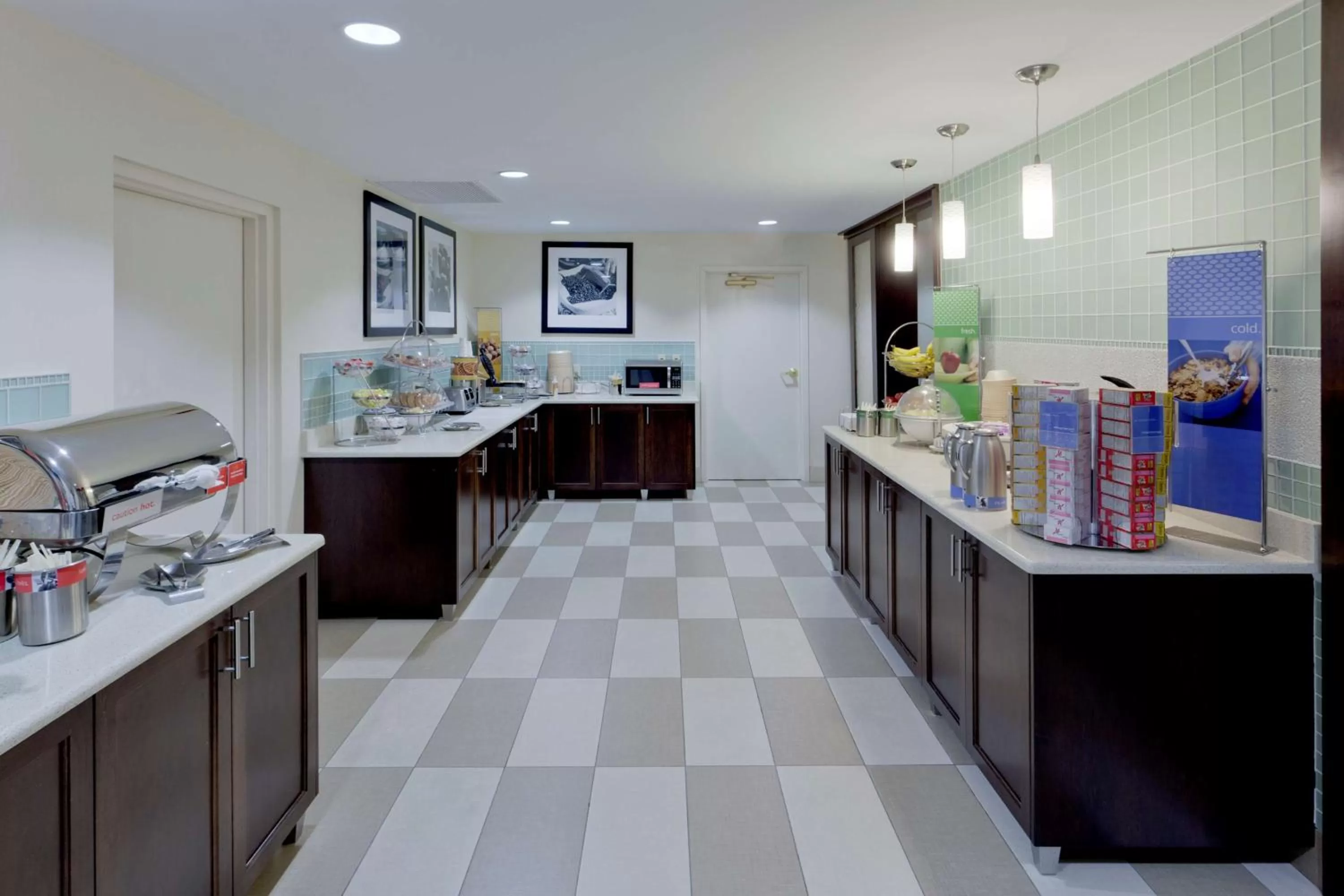 Restaurant/places to eat in Hampton Inn Dumfries/Quantico