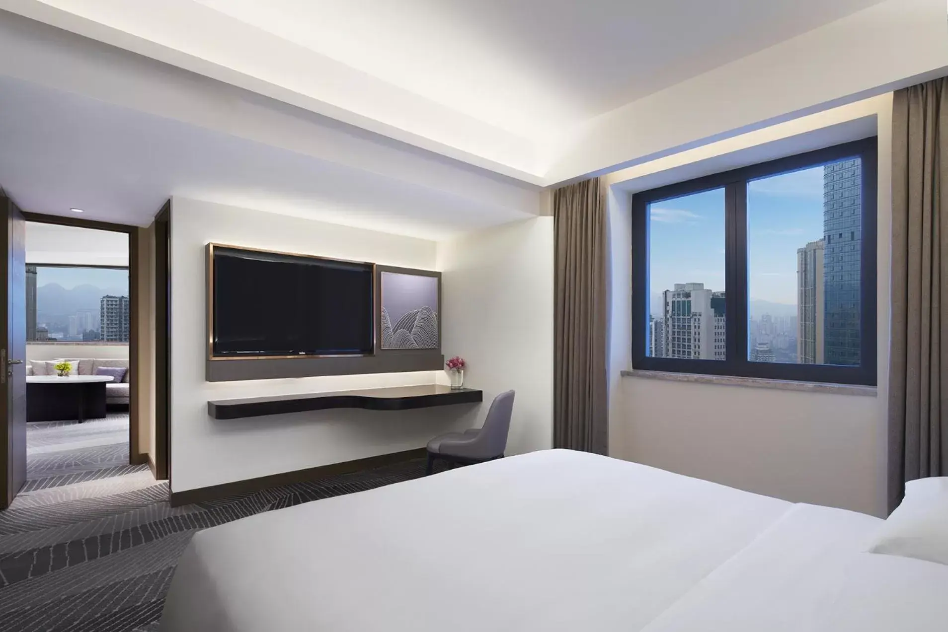 Bedroom, TV/Entertainment Center in Hyatt Regency Metropolitan Chongqing