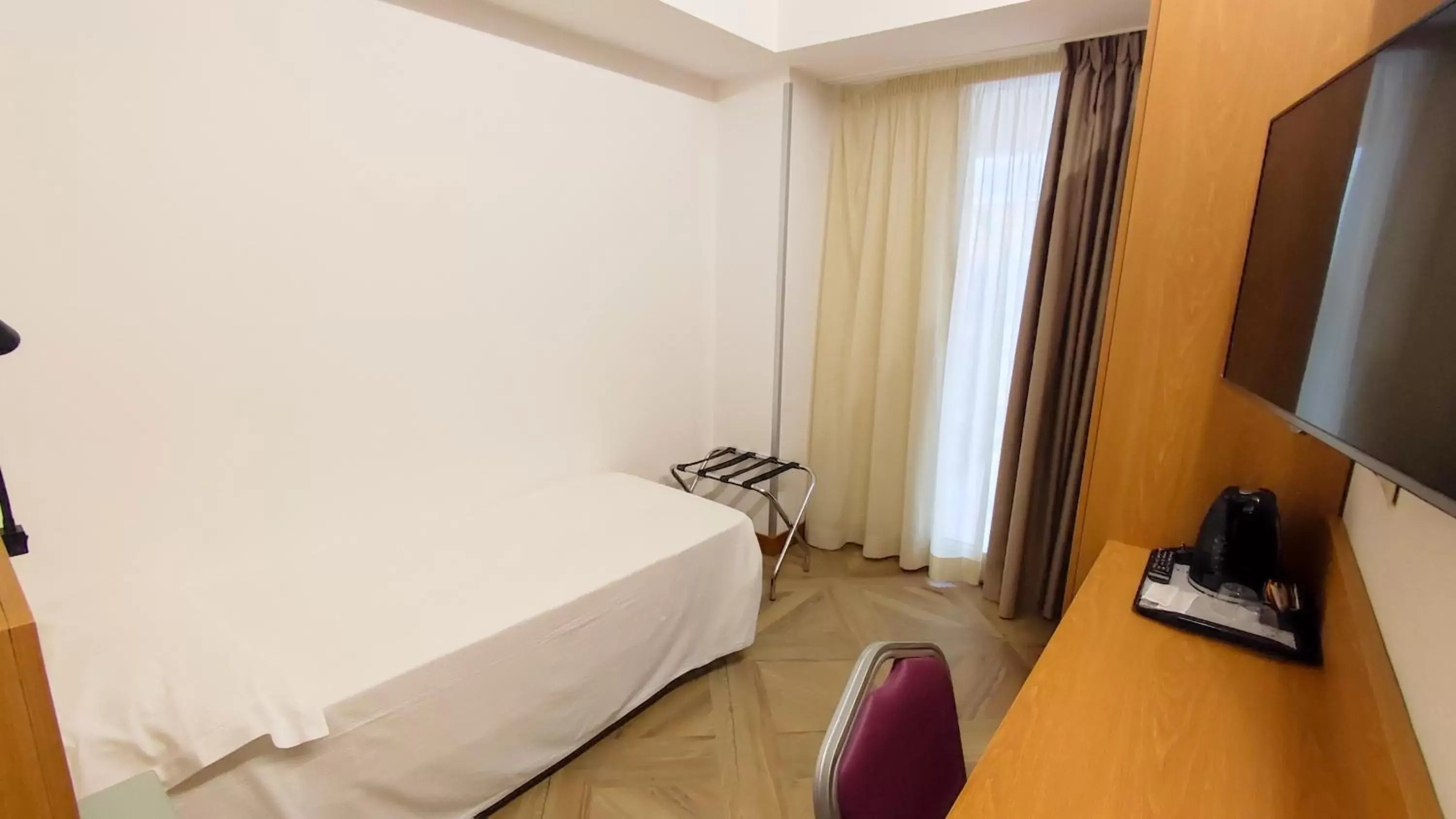 Photo of the whole room, Bed in Catania Sea Palace Hotel