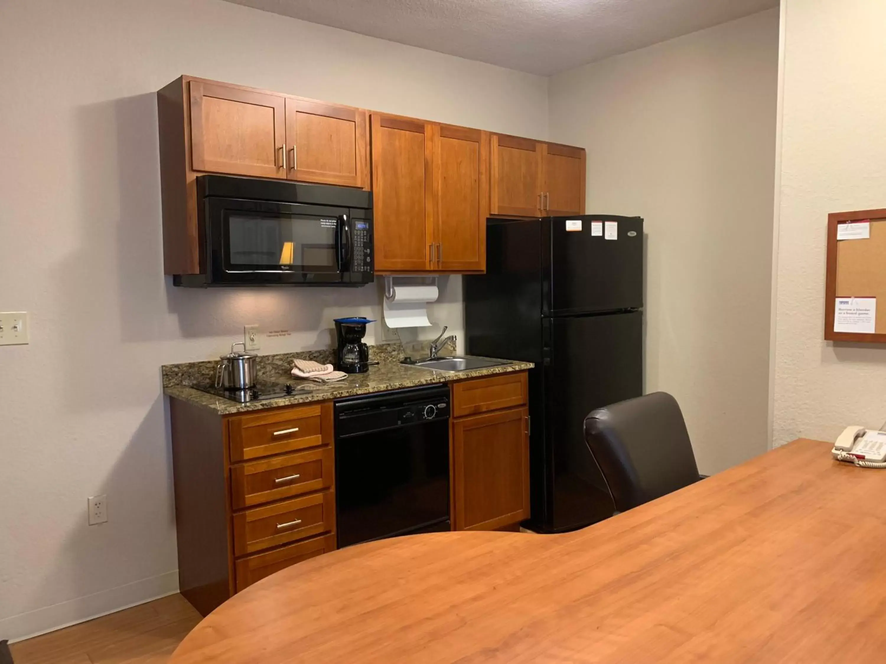 Photo of the whole room, Kitchen/Kitchenette in Candlewood Suites Jonesboro, an IHG Hotel