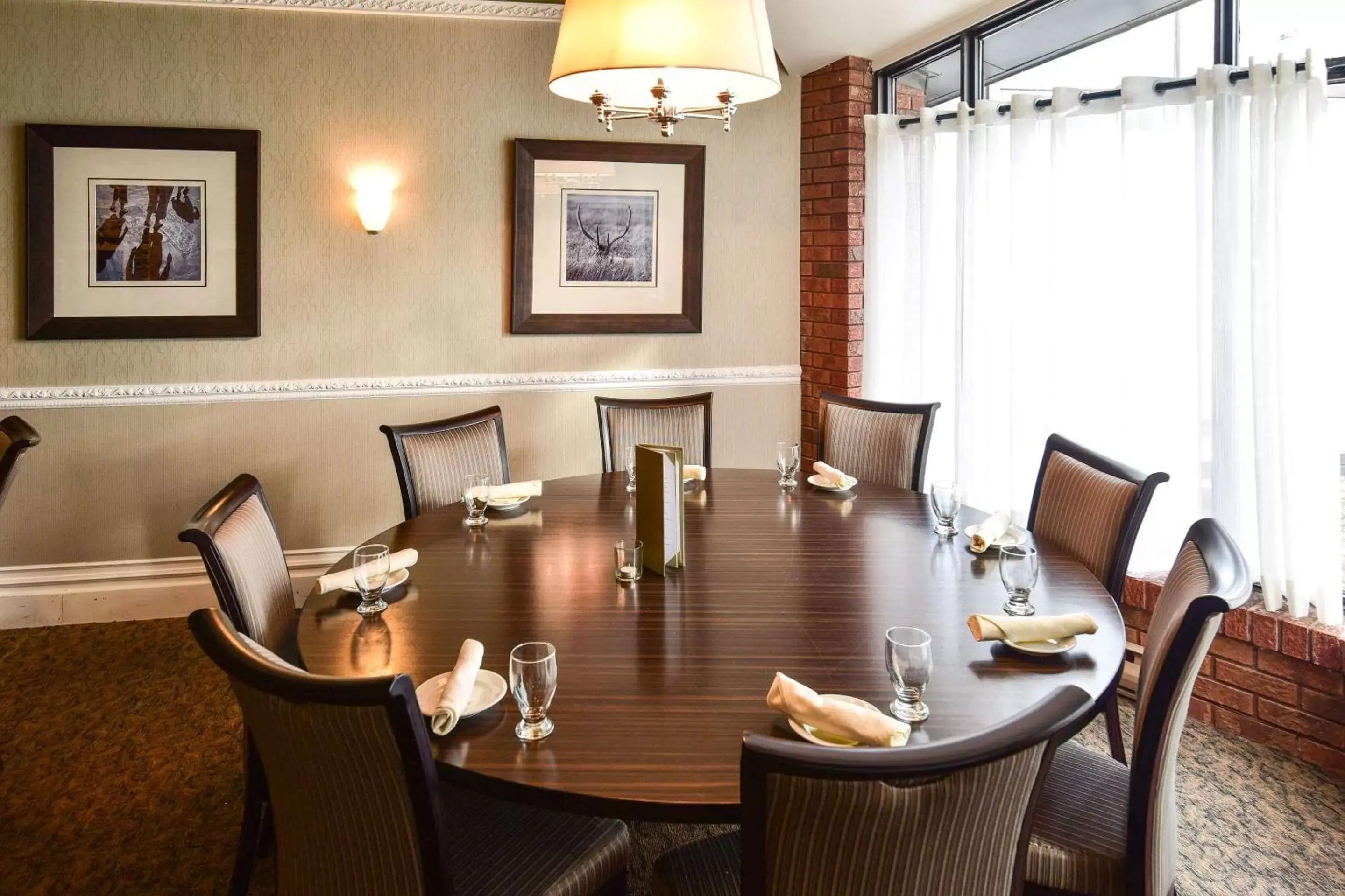 Restaurant/places to eat in Clarion Hotel & Conference Centre Pembroke