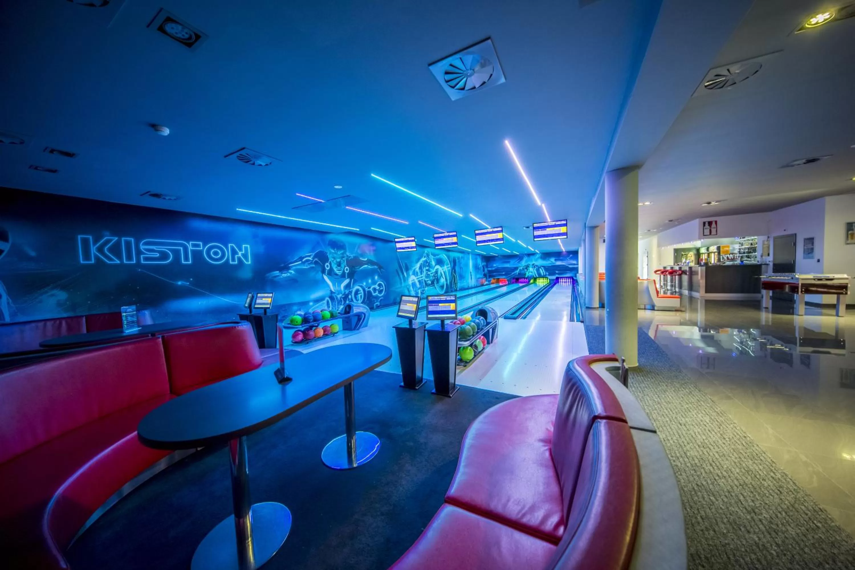 Bowling in Hotel Kiston