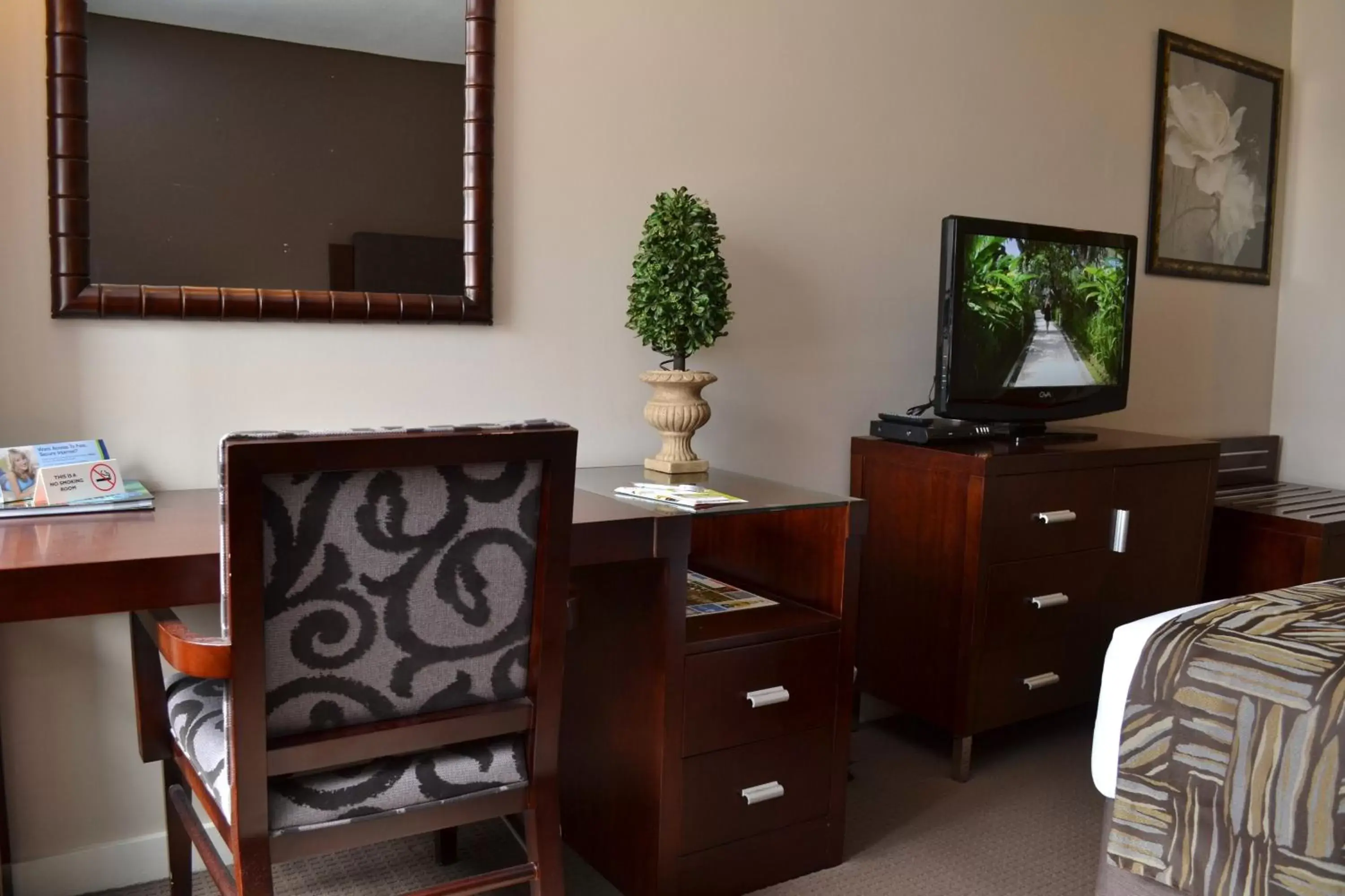 TV and multimedia, TV/Entertainment Center in Chifley Plaza Townsville