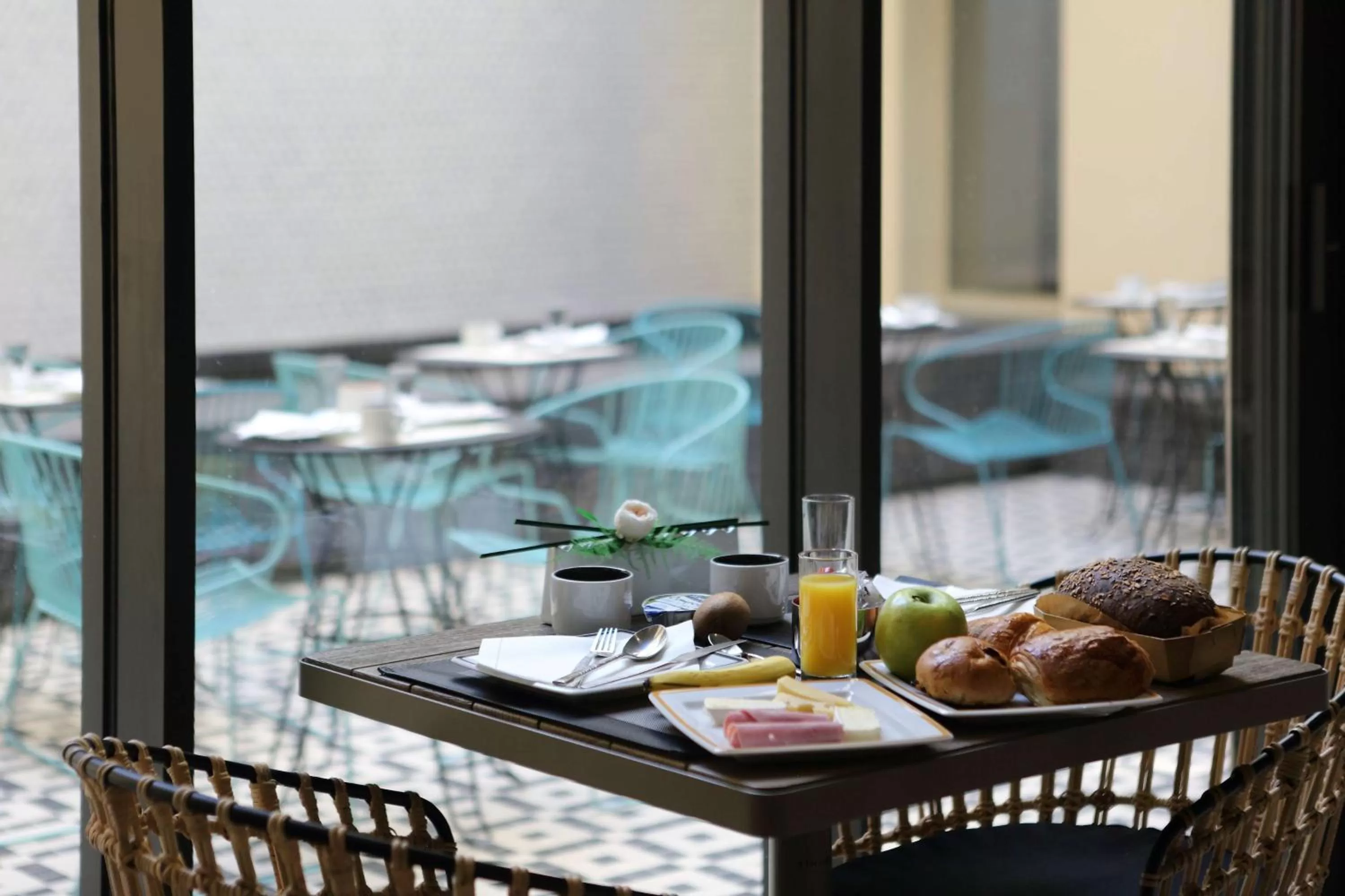 Restaurant/places to eat in Best Western Plus Hôtel La Joliette