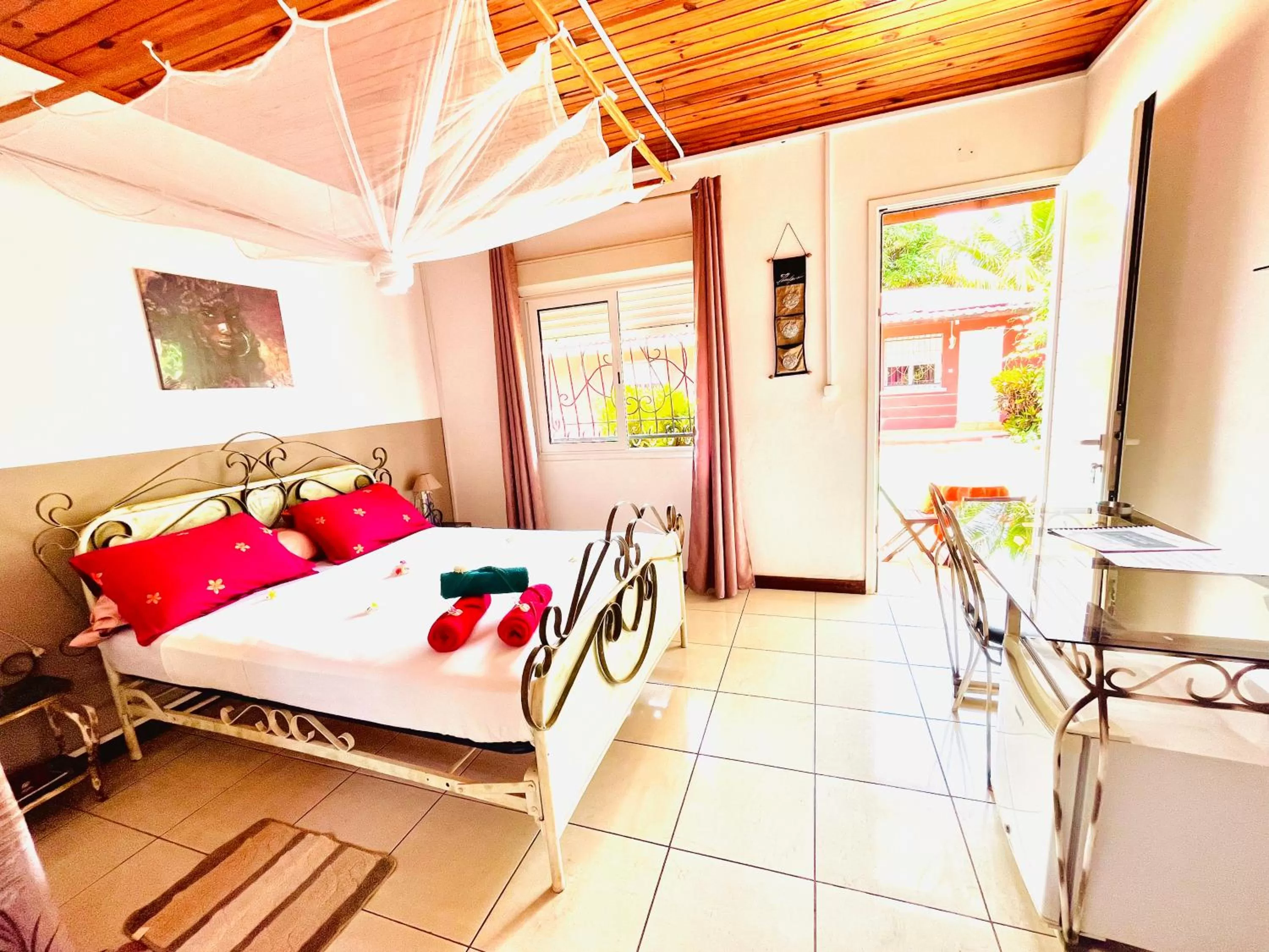 Bedroom, Dining Area in Régina Lodge Diégo Suarez Madagascar