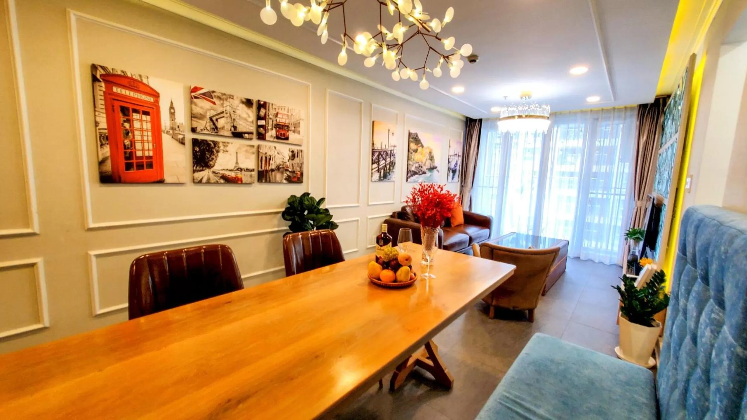 Living room in Scenic Valley Suite