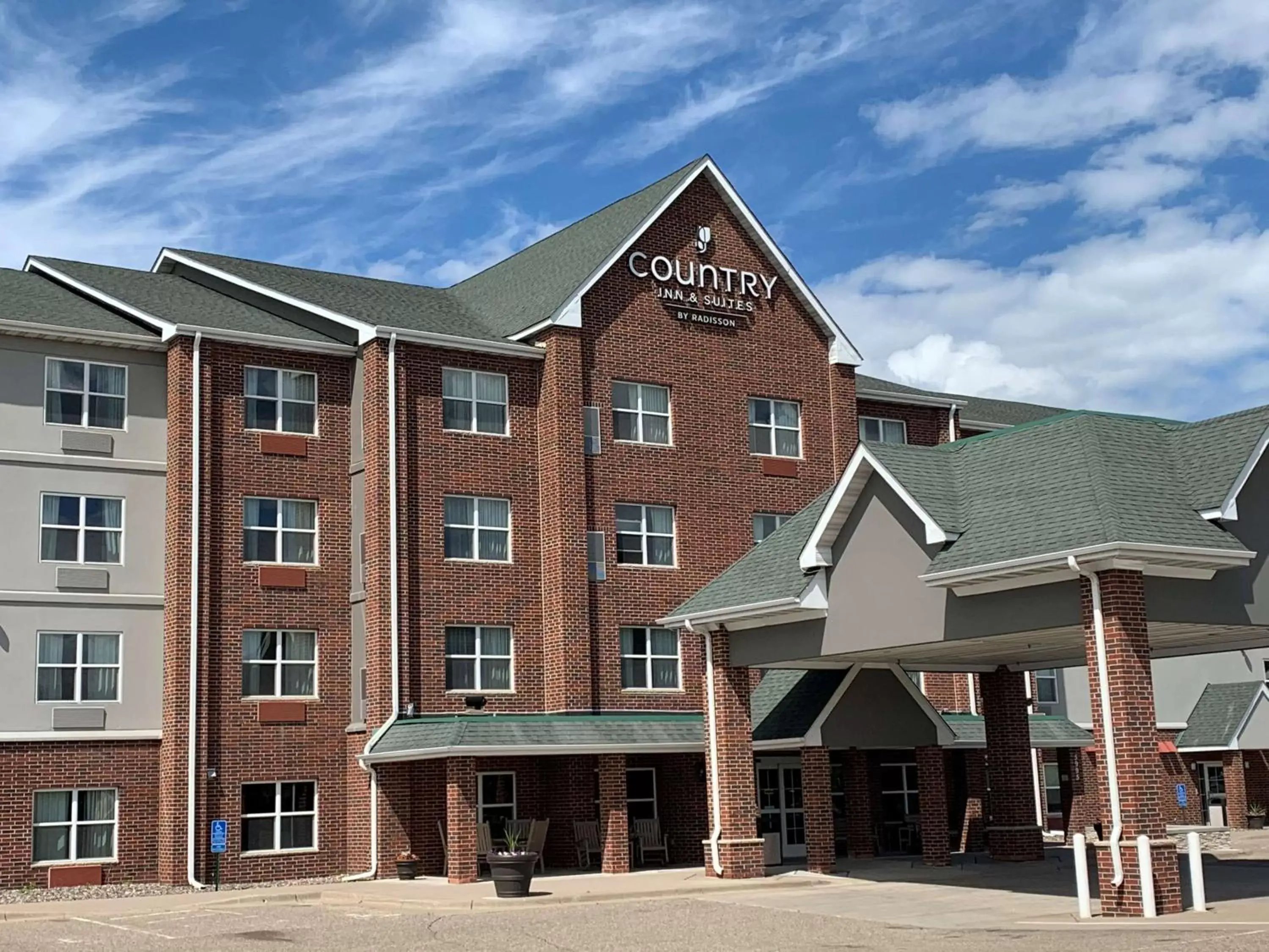 Property Building in Country Inn & Suites by Radisson, Shoreview, MN