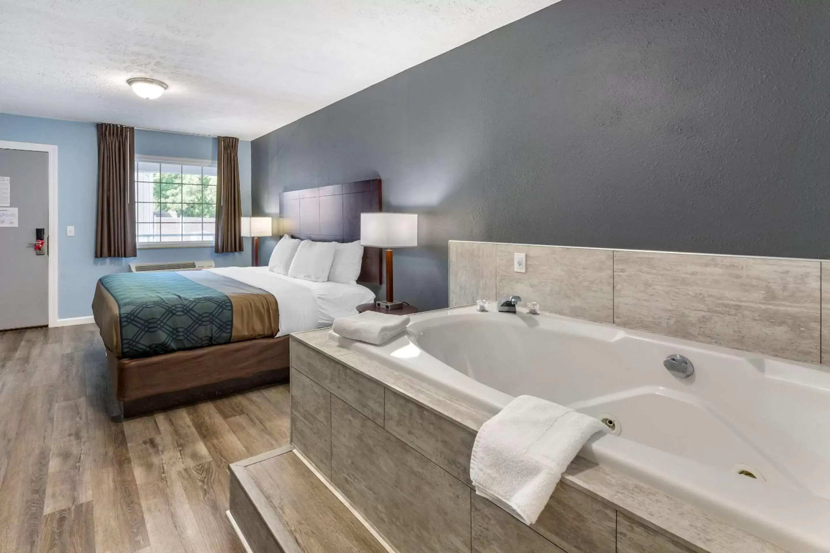 Photo of the whole room, Bathroom in Econo Lodge Inn & Suites South Sandusky