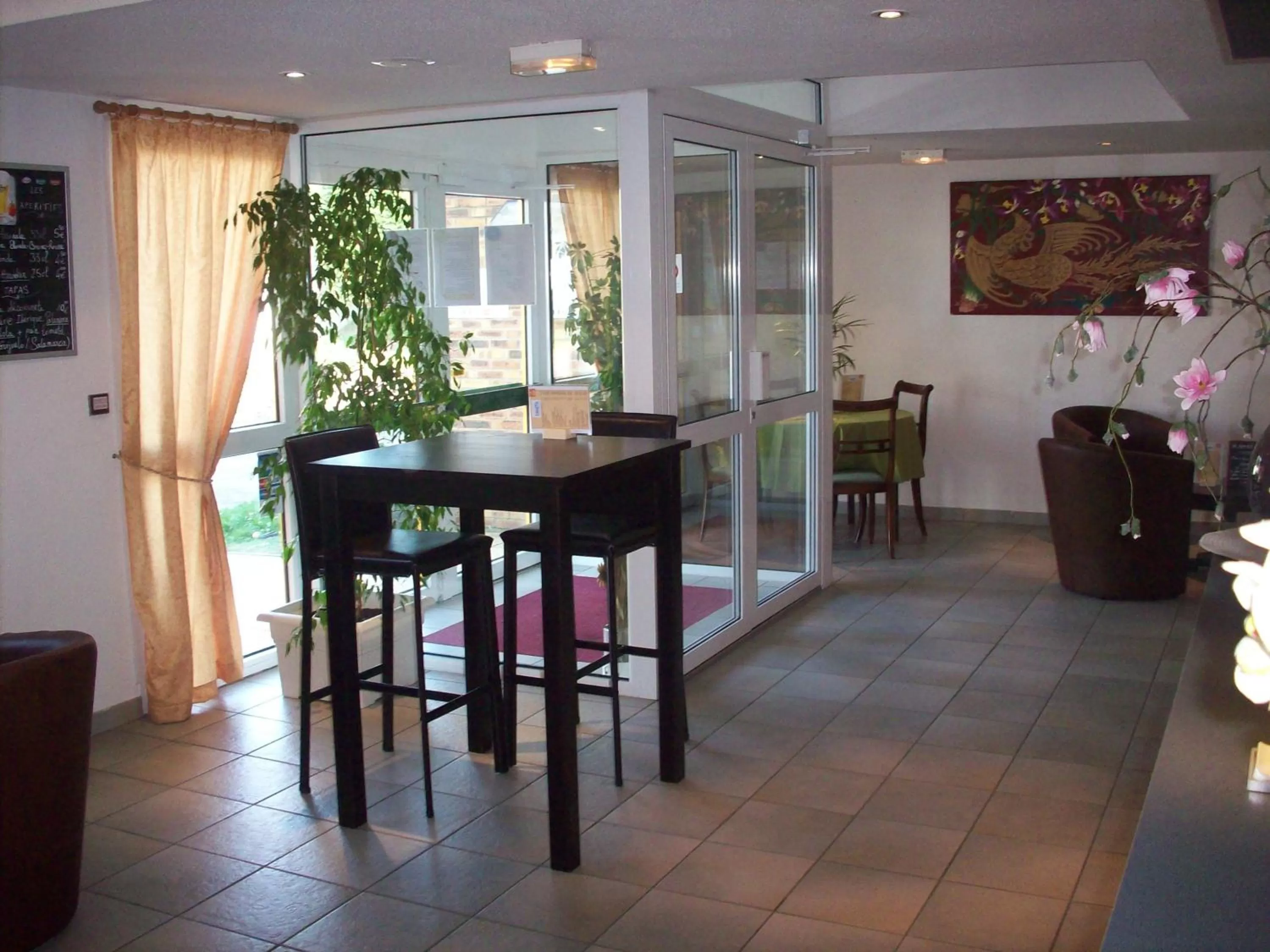 Lobby or reception in Kimotel Epône-Flins