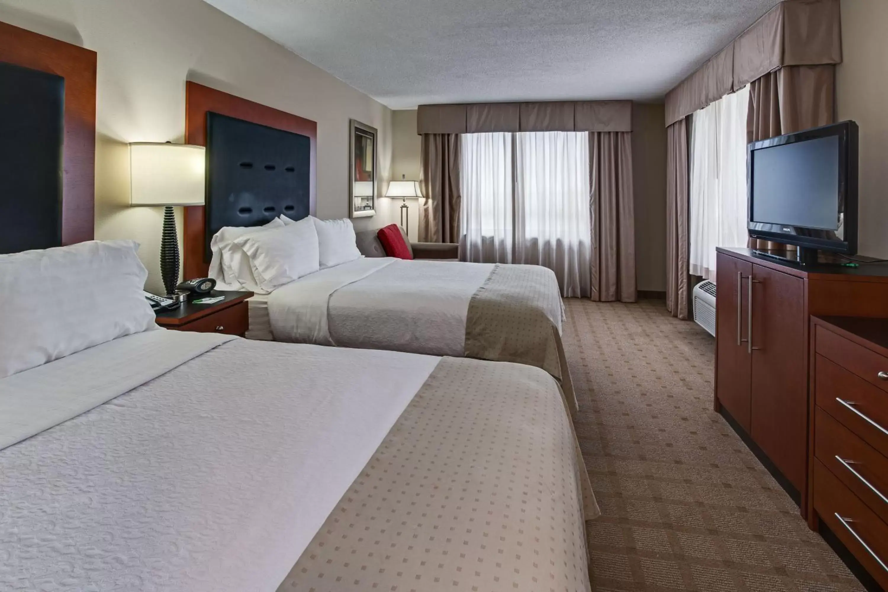 Photo of the whole room, Bed in Crowne Plaza Fort Myers Gulf Coast, an IHG Hotel