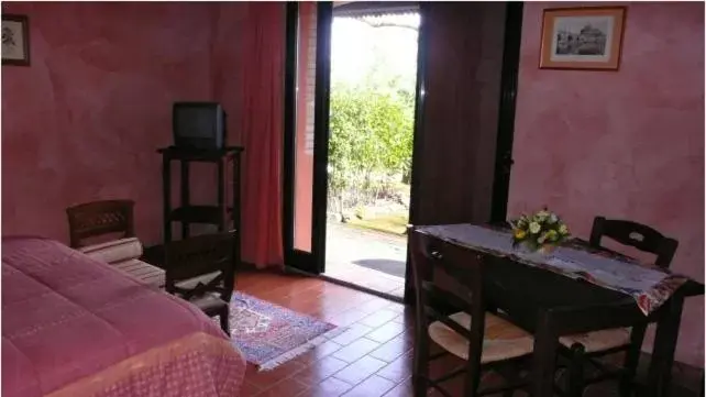 Double Room in Podere Lamaccia - bed and kitchinette