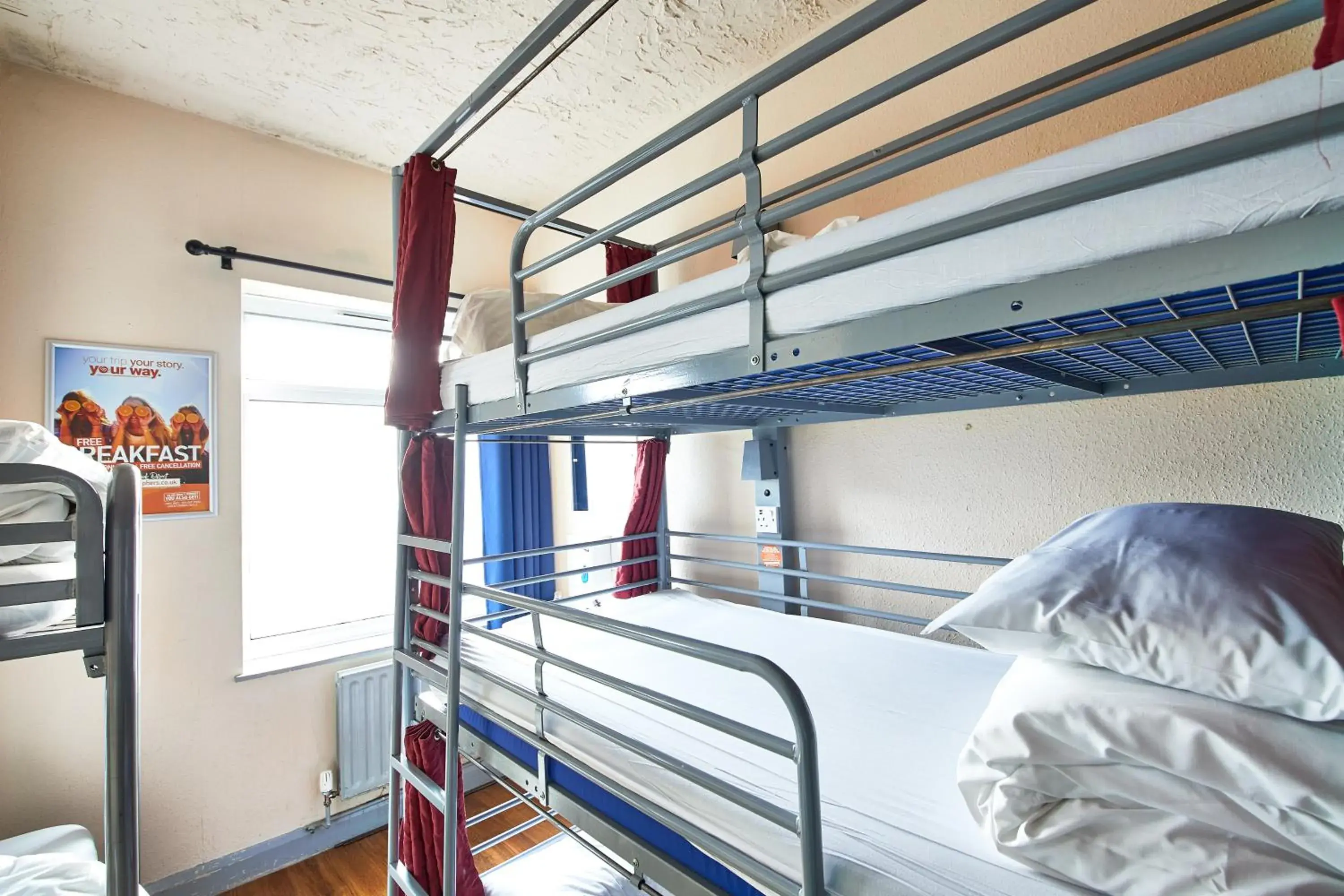 Bed in 8-Bed Mixed Dormitory Room with External Shared Bathroom in St Christopher's Inn Shepherd's Bush