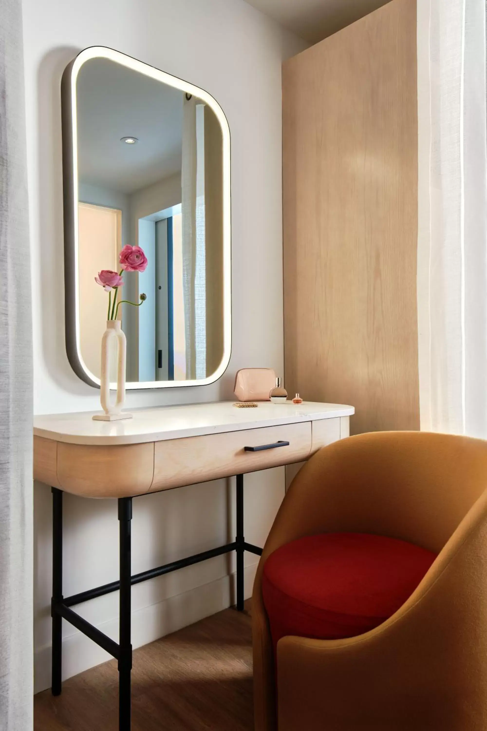 Seating area, Bathroom in Virgin Hotels New York City