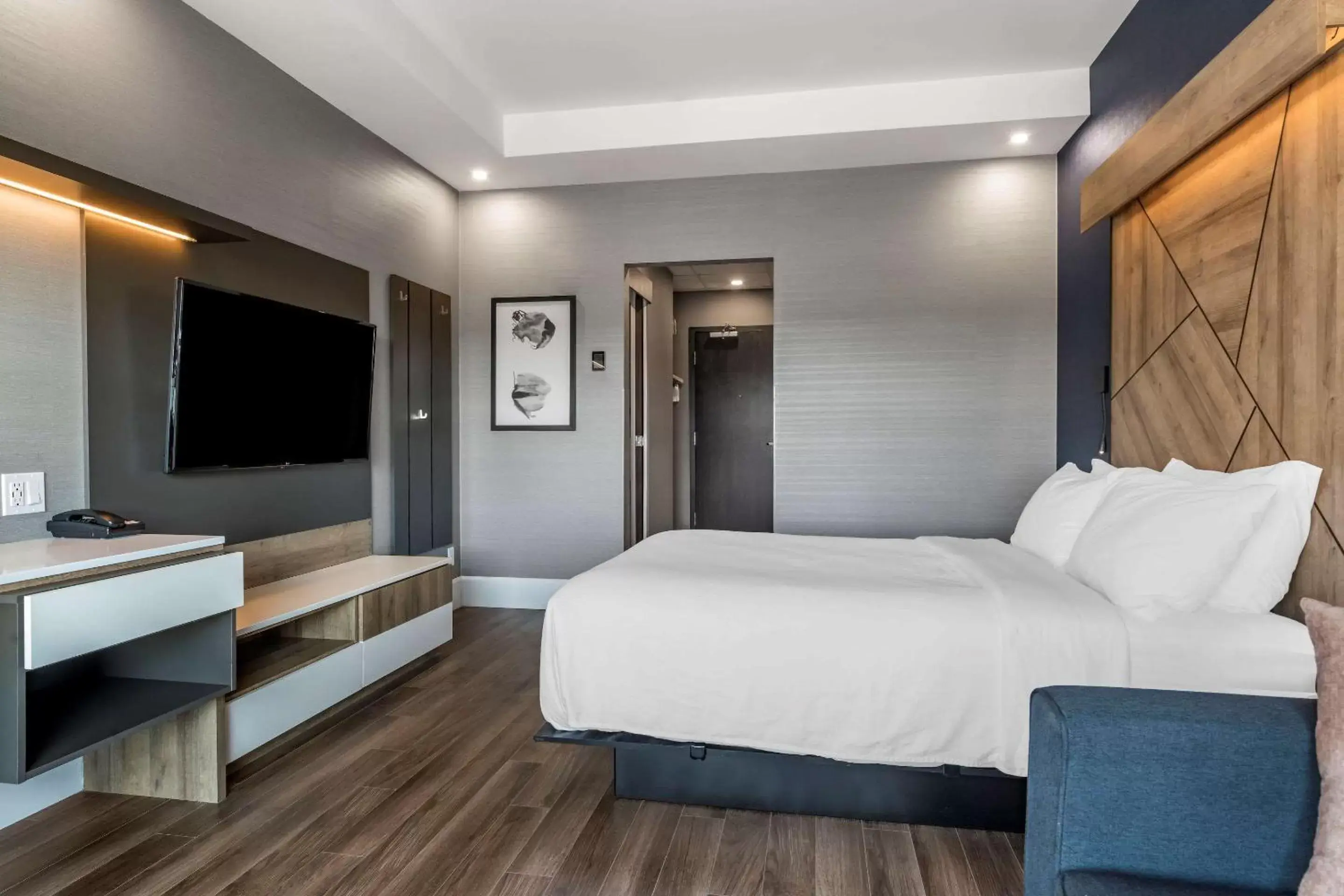 Standard Queen Room with Sofa Bed - Non-Smoking in Quality Hotel & Conference Centre Standard Queen Room with Sofa Bed - Non-Smoking in Quality Hotel & Conference Centre