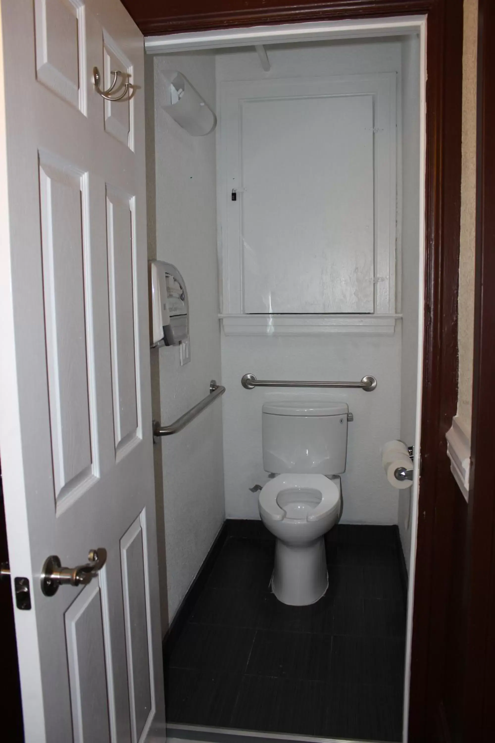Toilet, Bathroom in Inn on Folsom