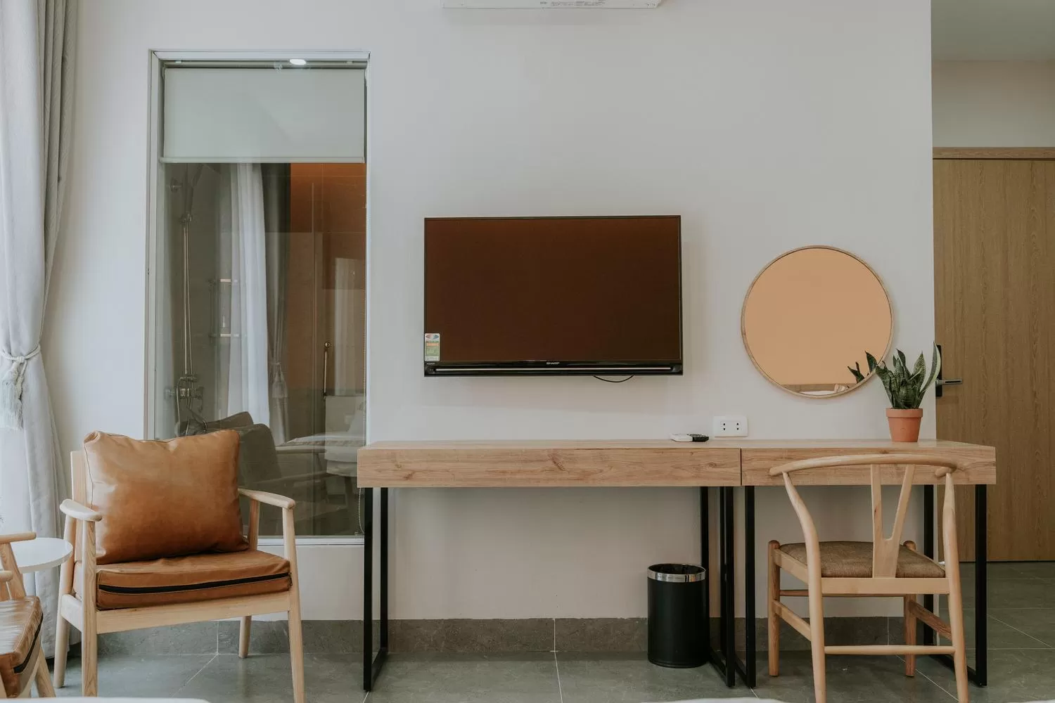 hair dresser in Le Cactus Hotel Ha Long