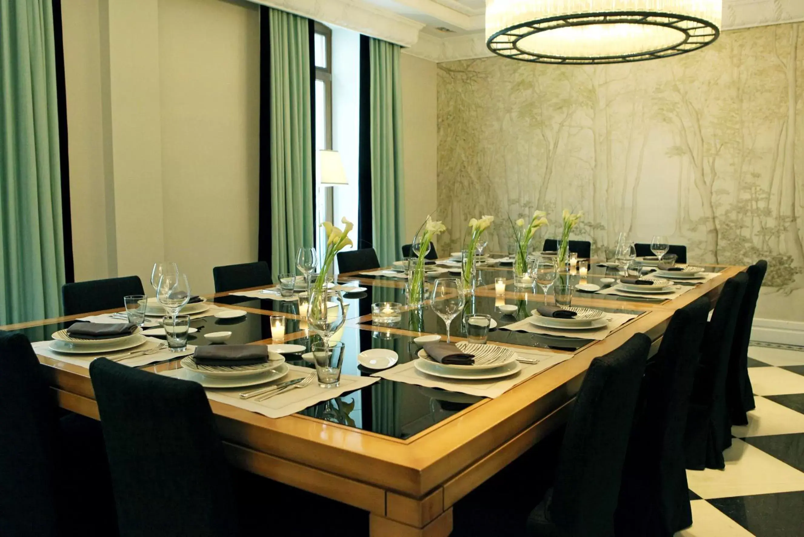 Restaurant/Places to Eat in Hotel Único Madrid, Small Luxury Hotels