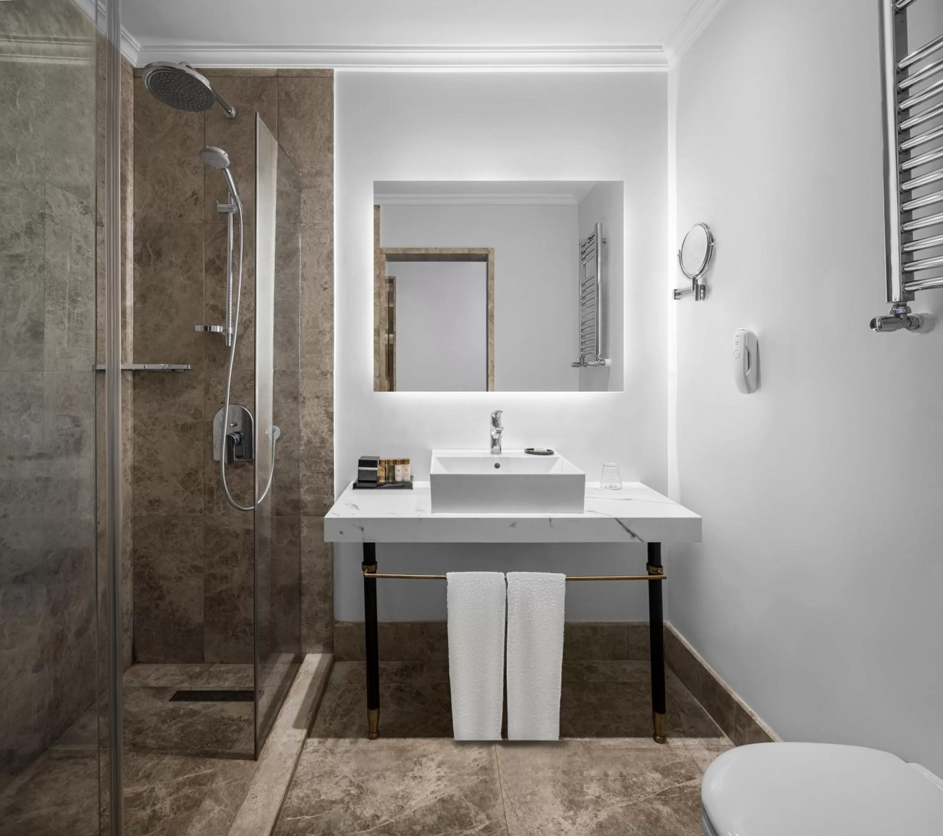 Shower in AKKA Lush Hotel Taksim