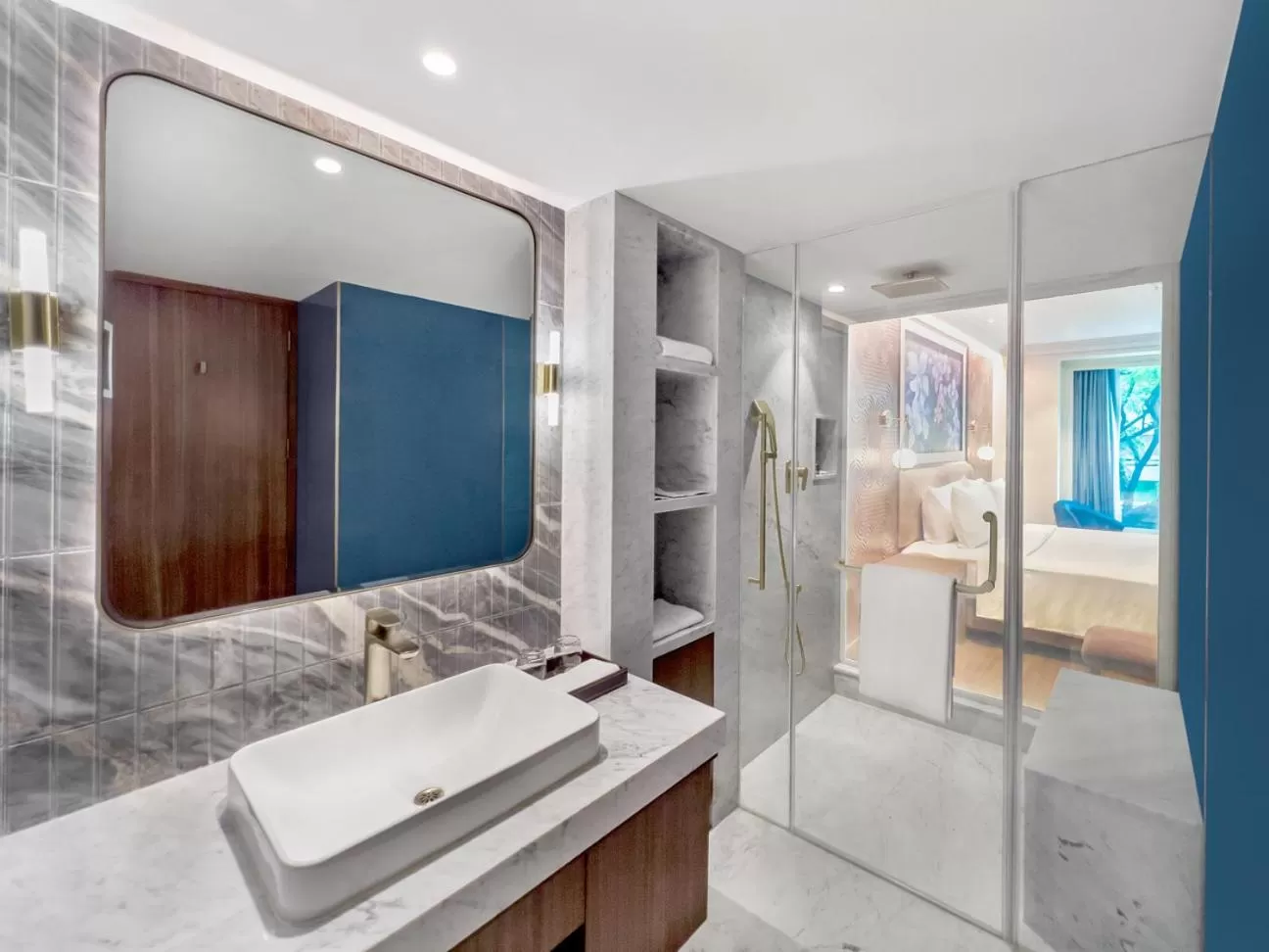 Bathroom, Bed in Radisson Blu Hotel & Suites GRT Chennai