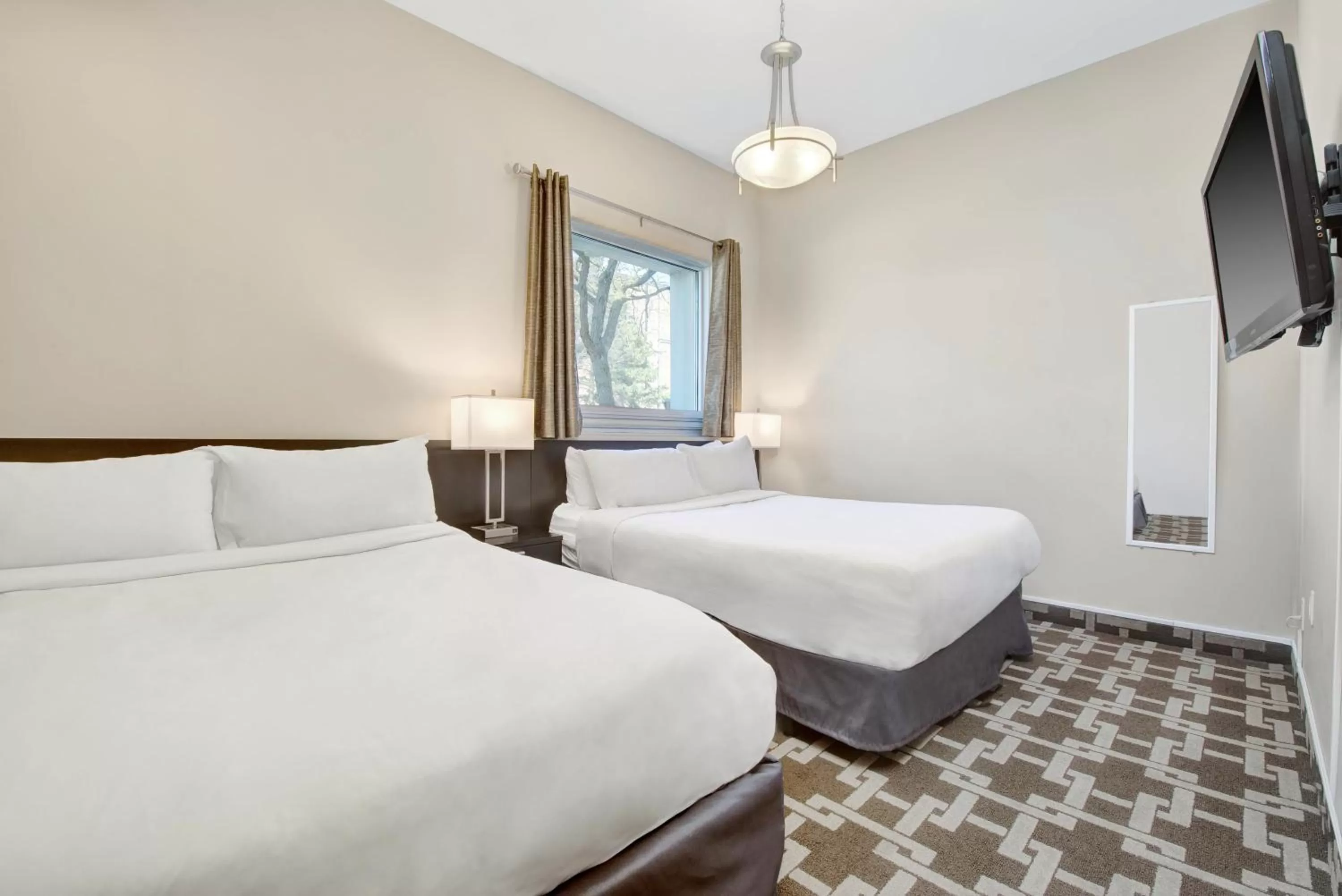 Bedroom, Bed in Willowdale Hotel Toronto North York