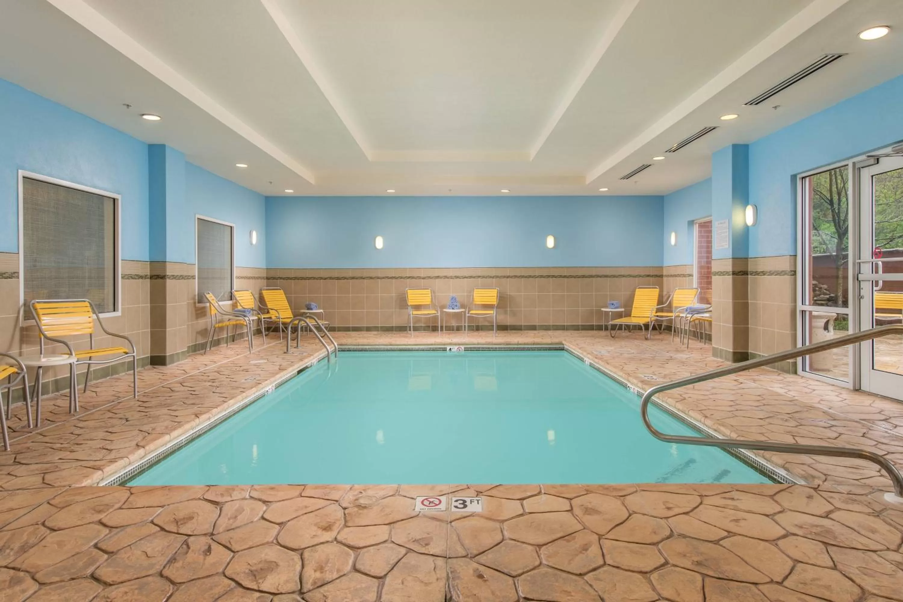 Swimming pool in Fairfield Inn and Suites Cleveland