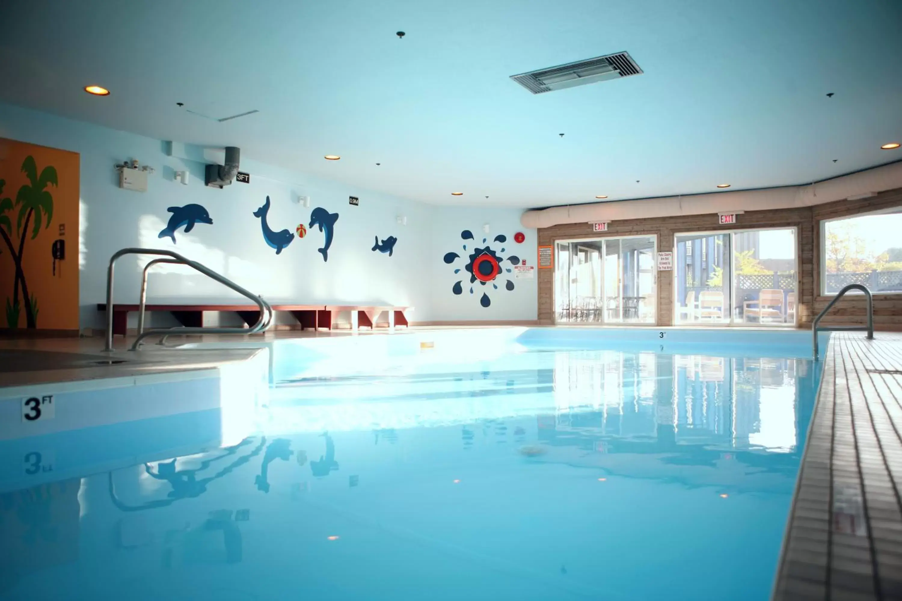 Swimming Pool in Travelodge by Wyndham Parksville