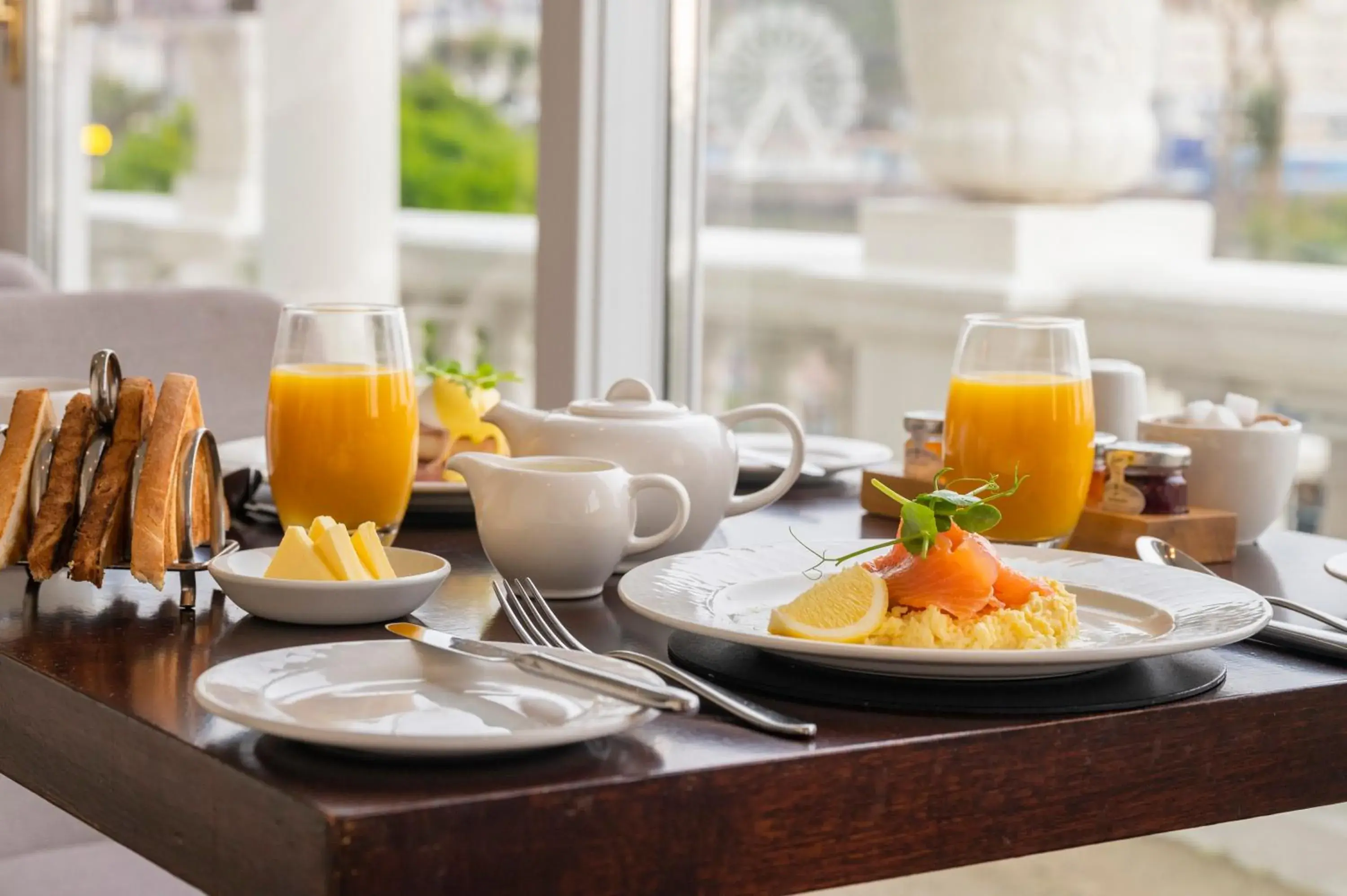 Restaurant/places to eat, Breakfast in St George'S Hotel