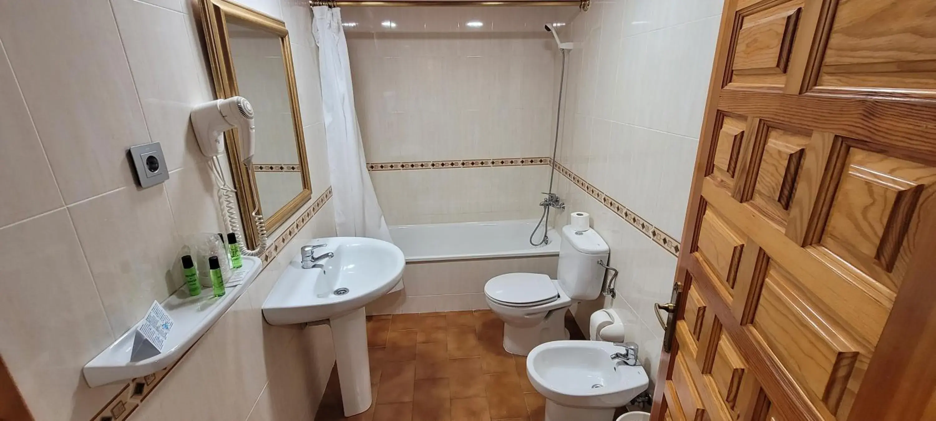 Bathroom in Hotel Meson de LAinsa