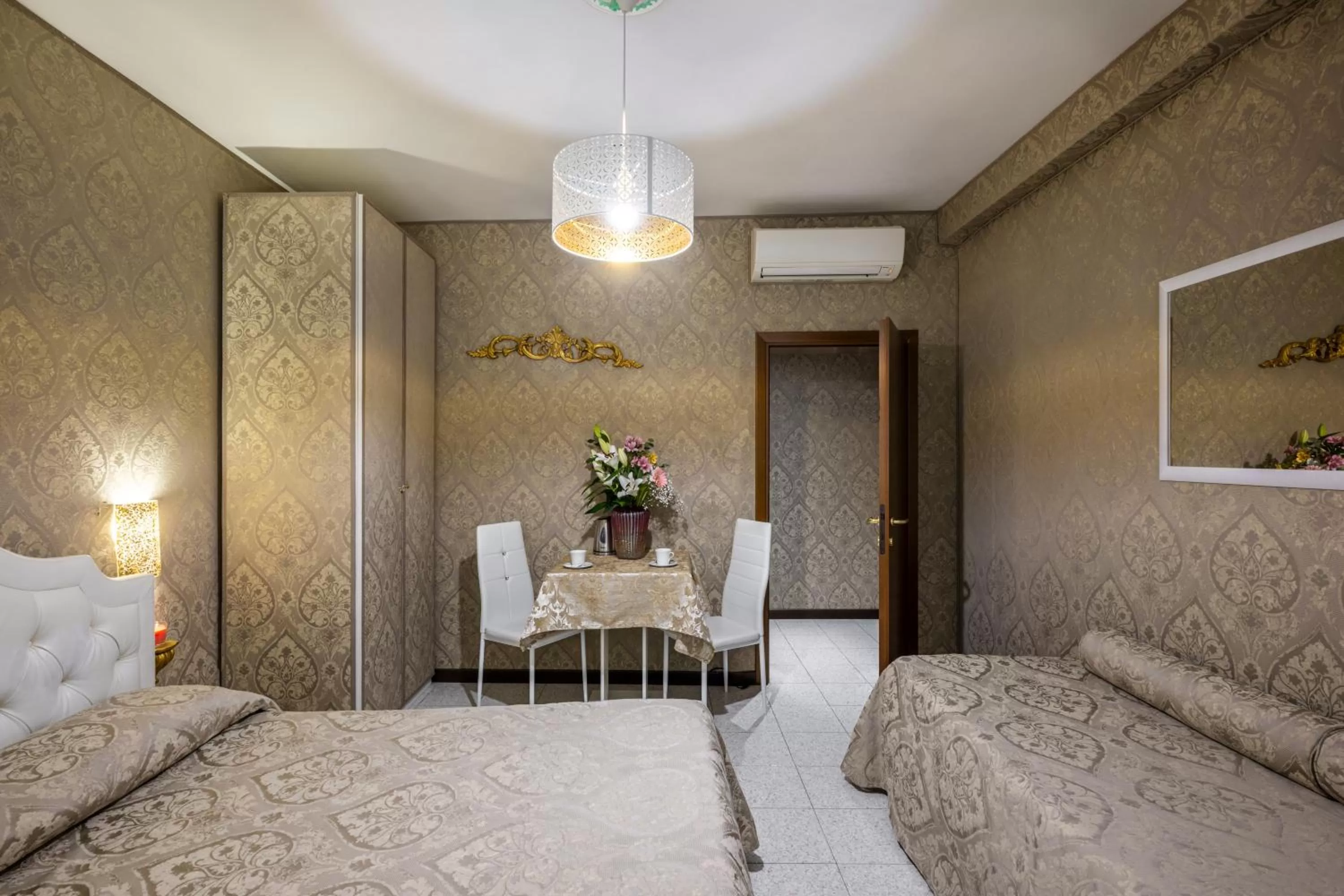 Bedroom, Bed in Hotel Apostoli Garden